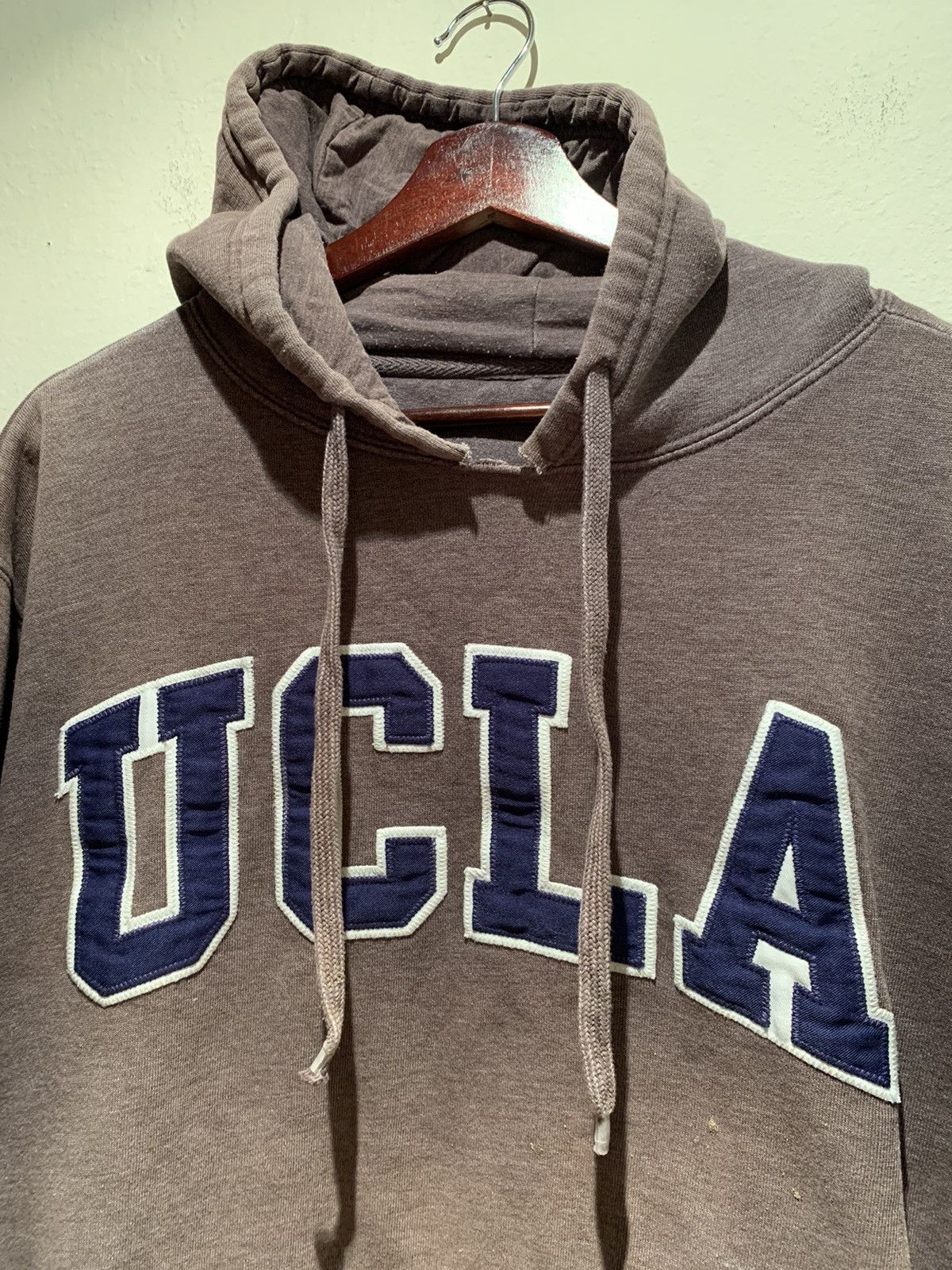 Vintage *RARE* Vintage UCLA Bruins Distressed Hoodie - M/L Size US L / EU 52-54 / 3 - 3 Thumbnail