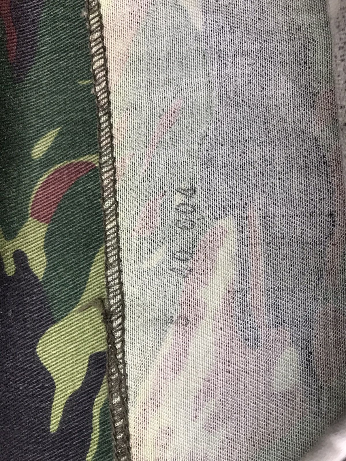 Vintage Vintage 70s Ecuador Red Tiger Stripe Trousers Size US 31 - 20 Thumbnail