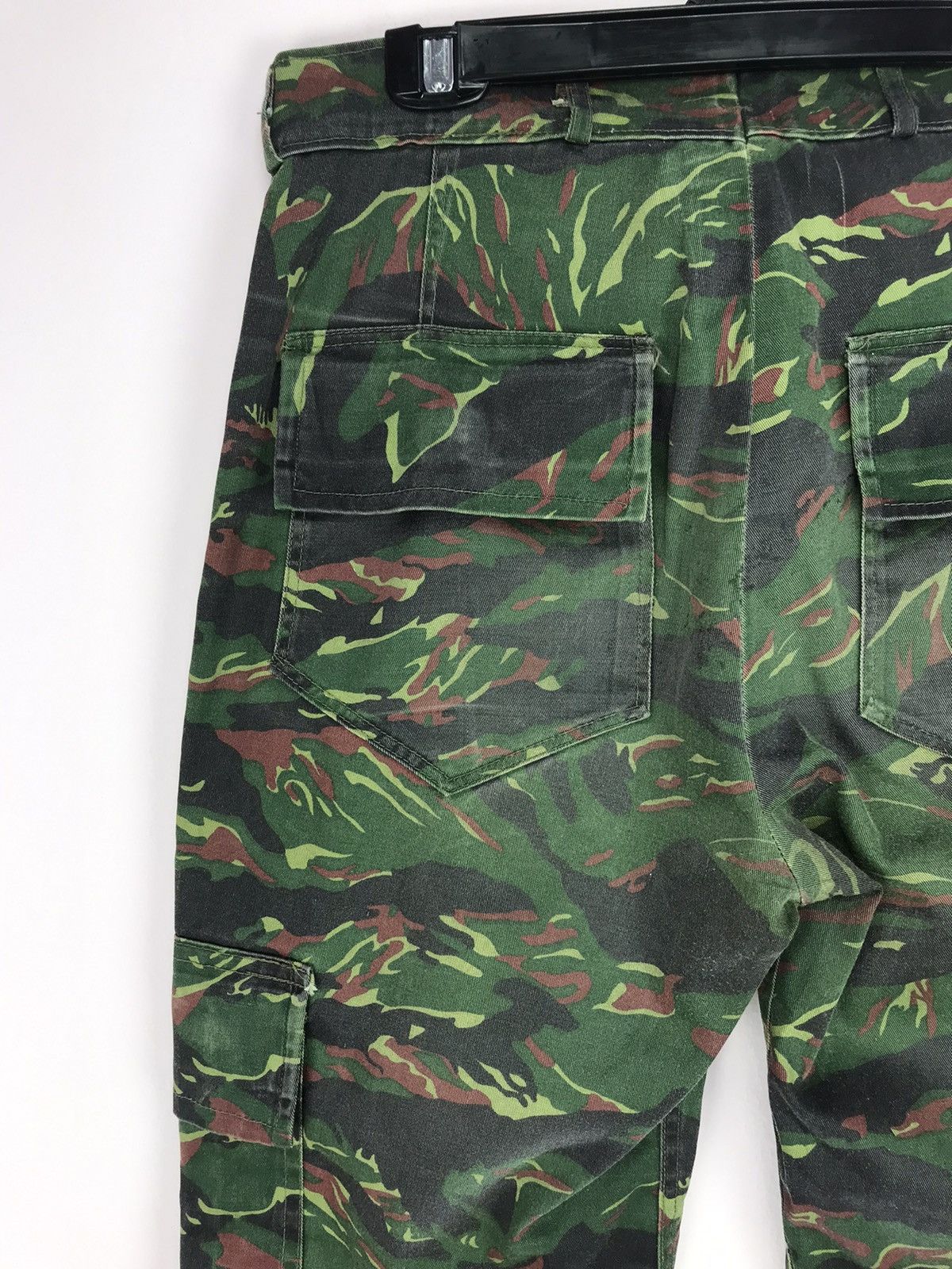 Vintage Vintage 70s Ecuador Red Tiger Stripe Trousers Size US 31 - 12 Thumbnail