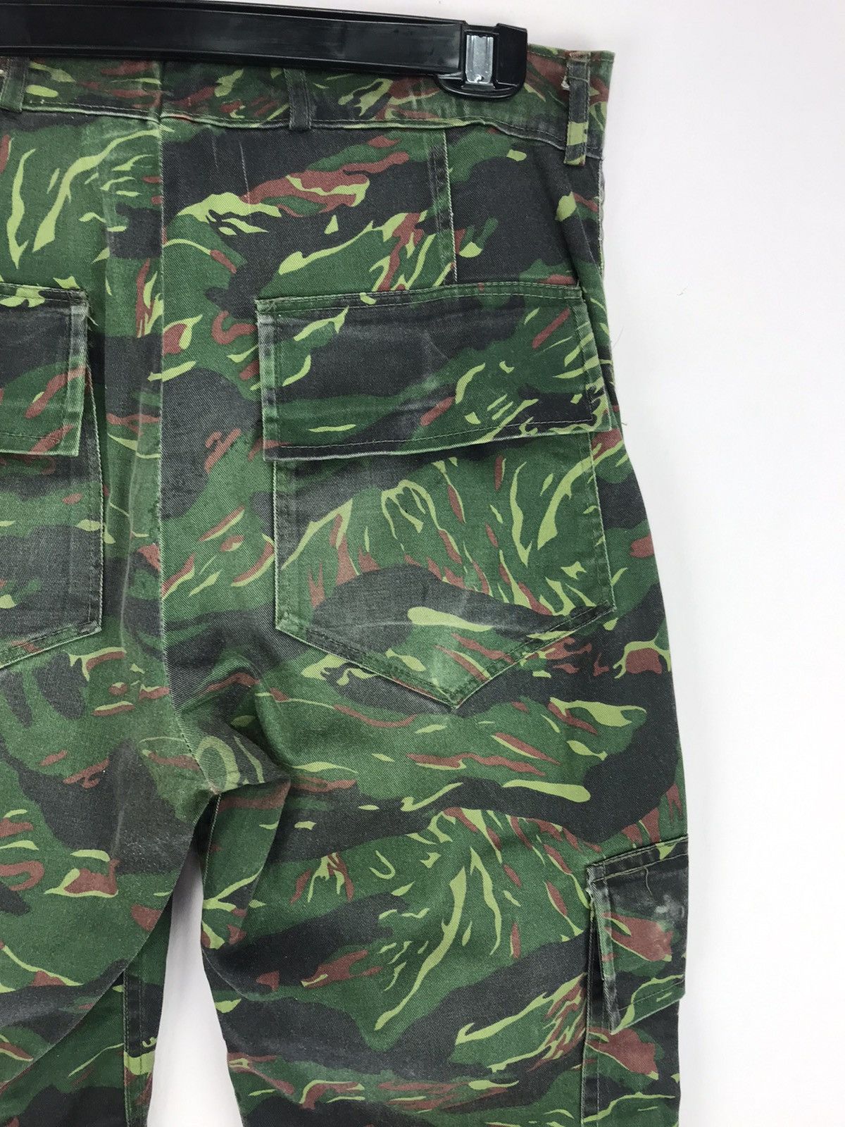 Vintage Vintage 70s Ecuador Red Tiger Stripe Trousers Size US 31 - 13 Thumbnail