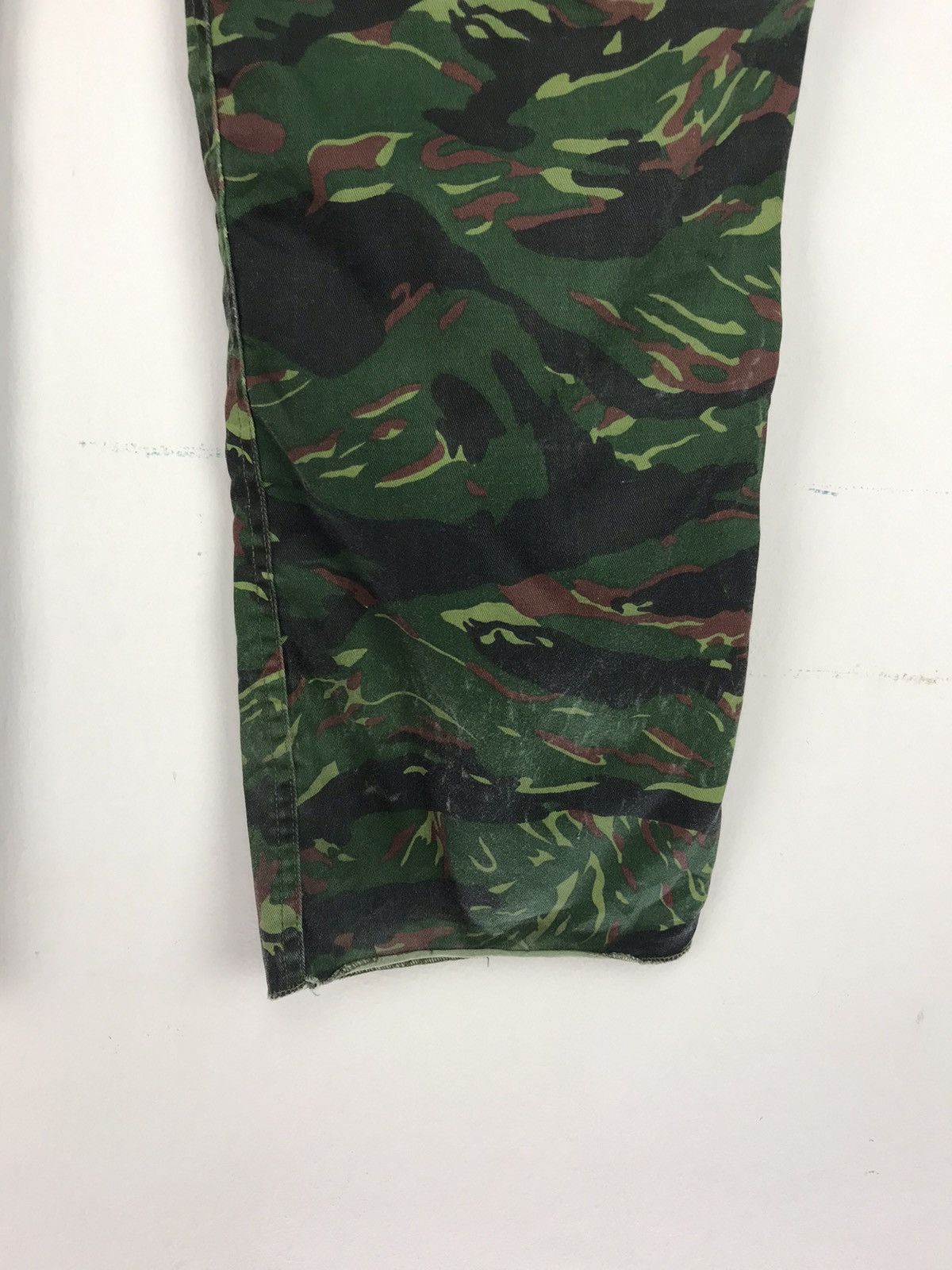 Vintage Vintage 70s Ecuador Red Tiger Stripe Trousers Size US 31 - 17 Thumbnail