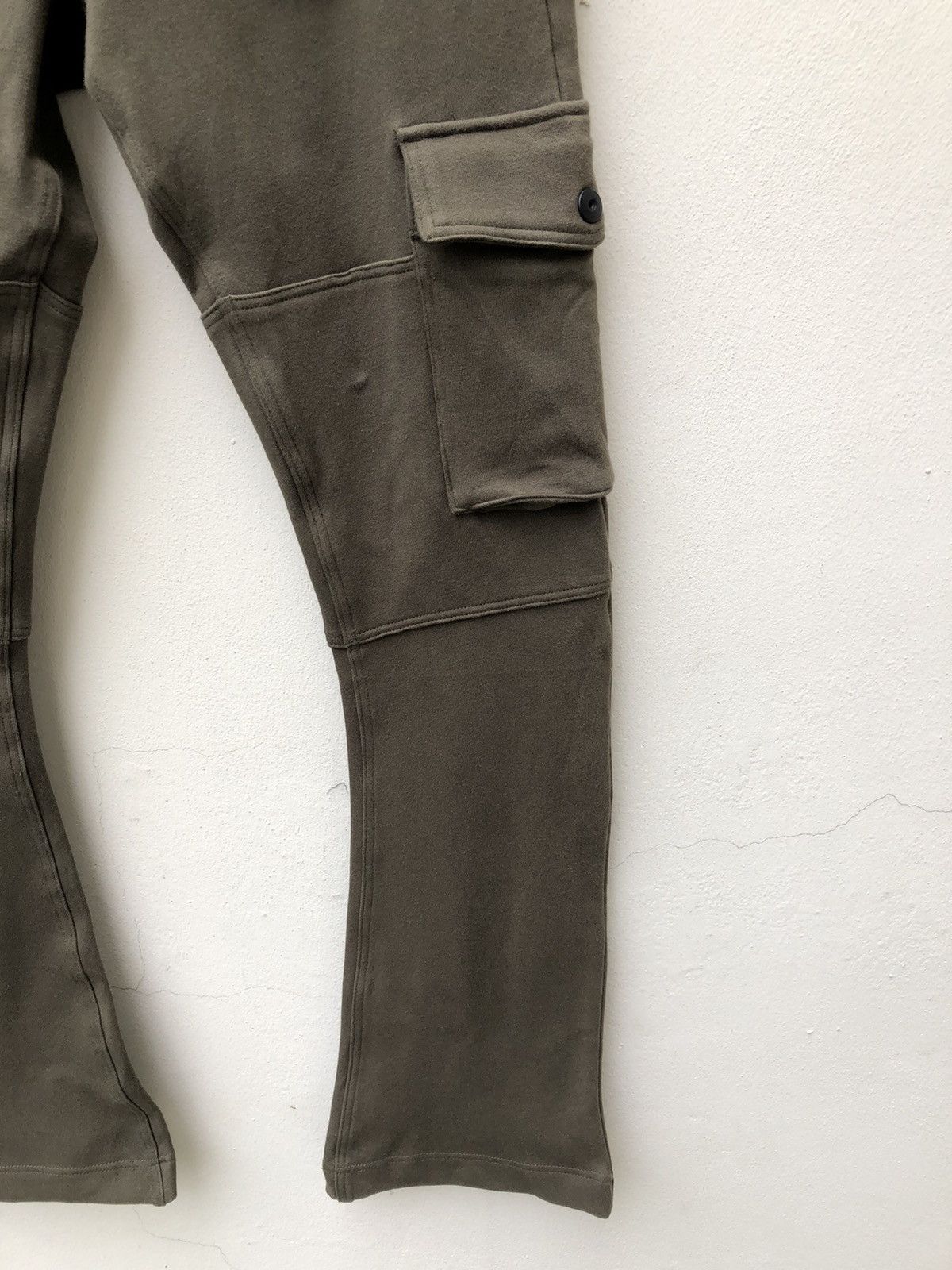 NO ID Japan Brand No ID 8 Pockets Stretch Flare Cargo Trouser Size US 30 / EU 46 - 4 Thumbnail