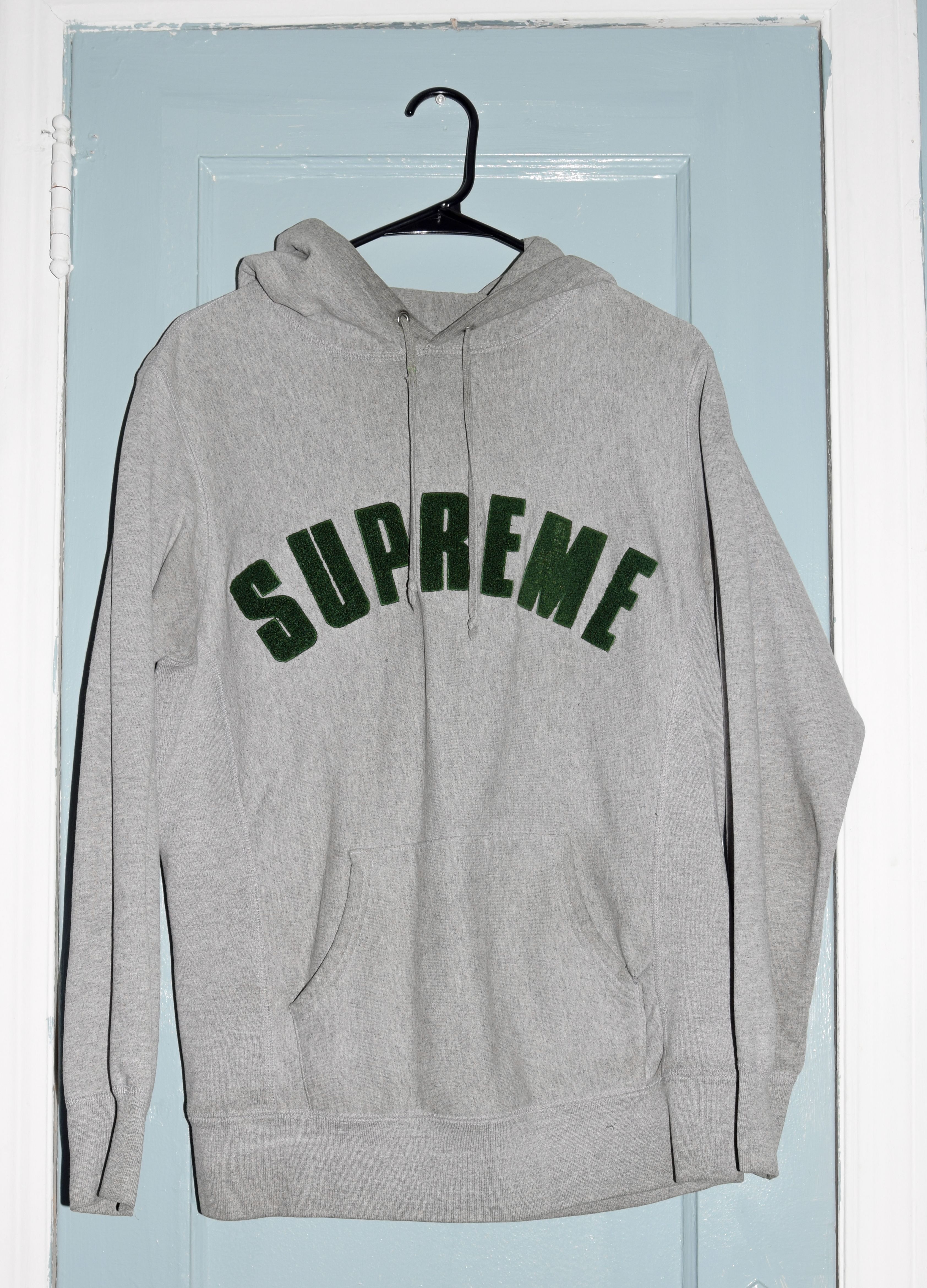 Supreme Supreme Chenille Arc Logo Hooded Sweatshirt Size US M / EU 48-50 / 2 - 2 Preview