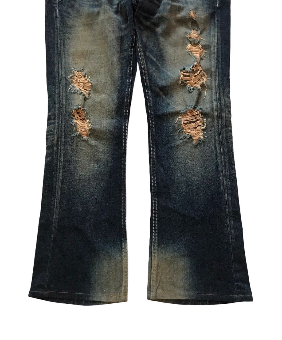Vanquish VANQUISH DISTRESSED FLARE JEANS Size US 33 - 3 Thumbnail