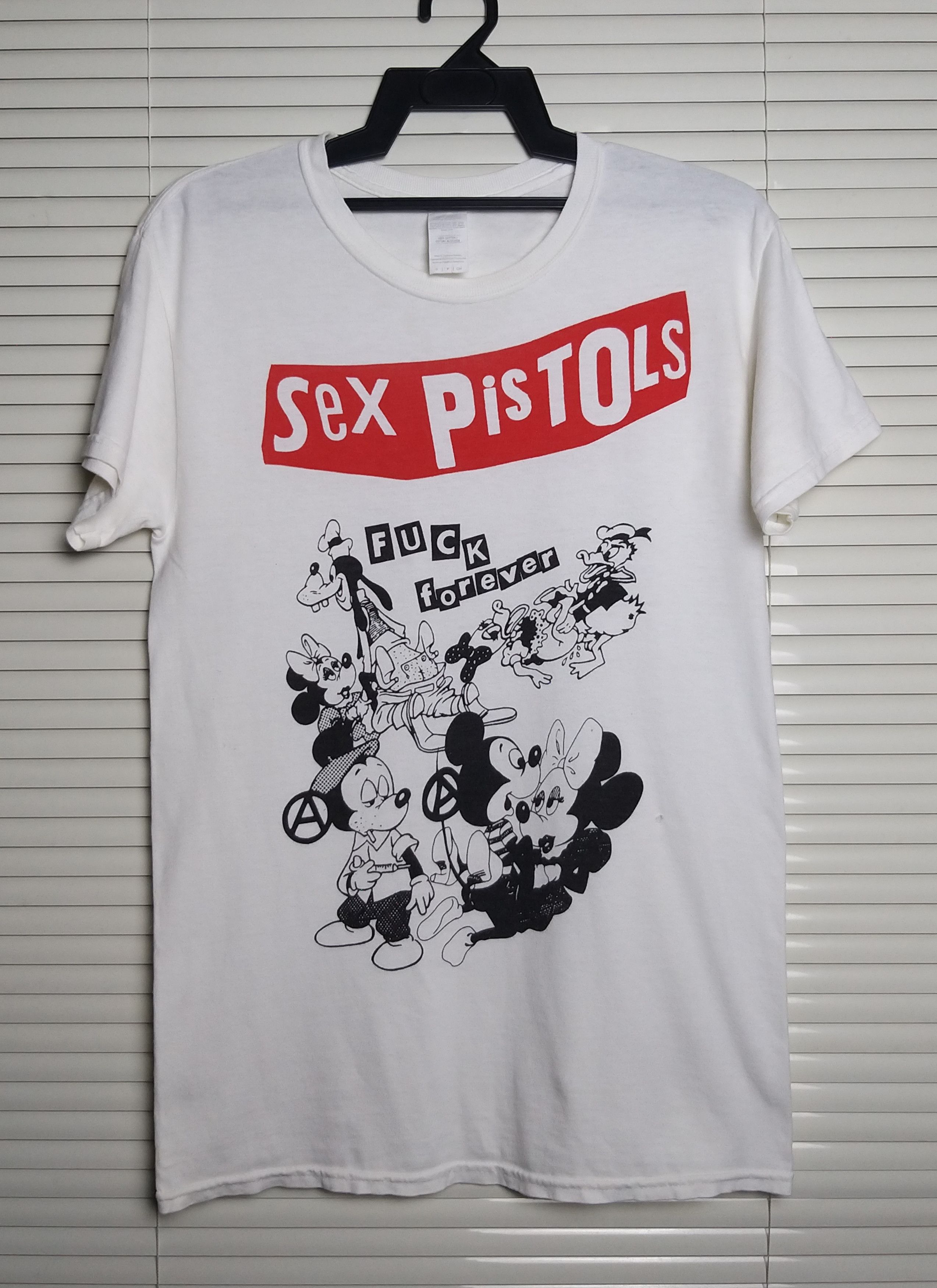 Band Tees RARE💥SEX PISTOLS FxCK FOREVER MICKEY GOOFY DONALD T SHIRT Size US S / EU 44-46 / 1 - 2 Thumbnail