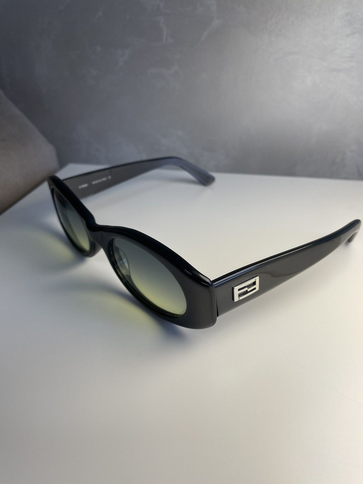 Fendi × Vintage Too sexy for this world Size ONE SIZE - 5 Thumbnail