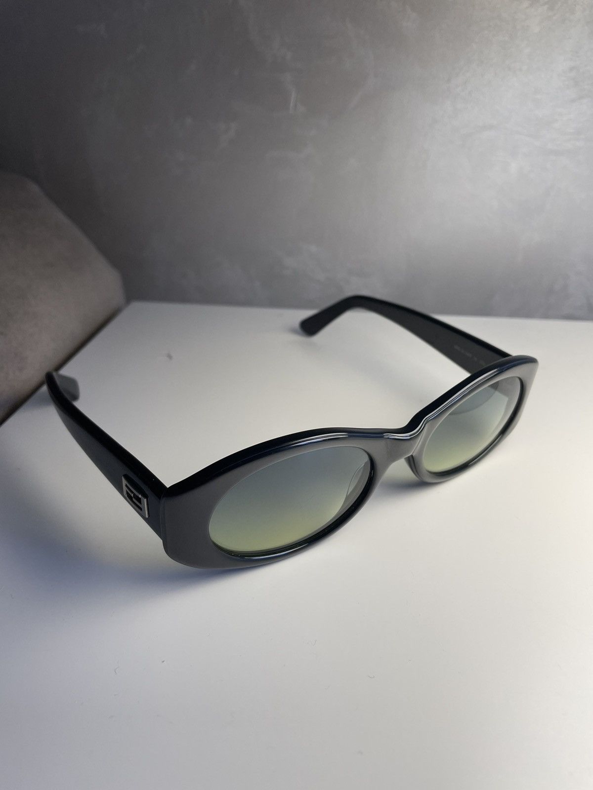 Fendi × Vintage Too sexy for this world Size ONE SIZE - 2 Thumbnail