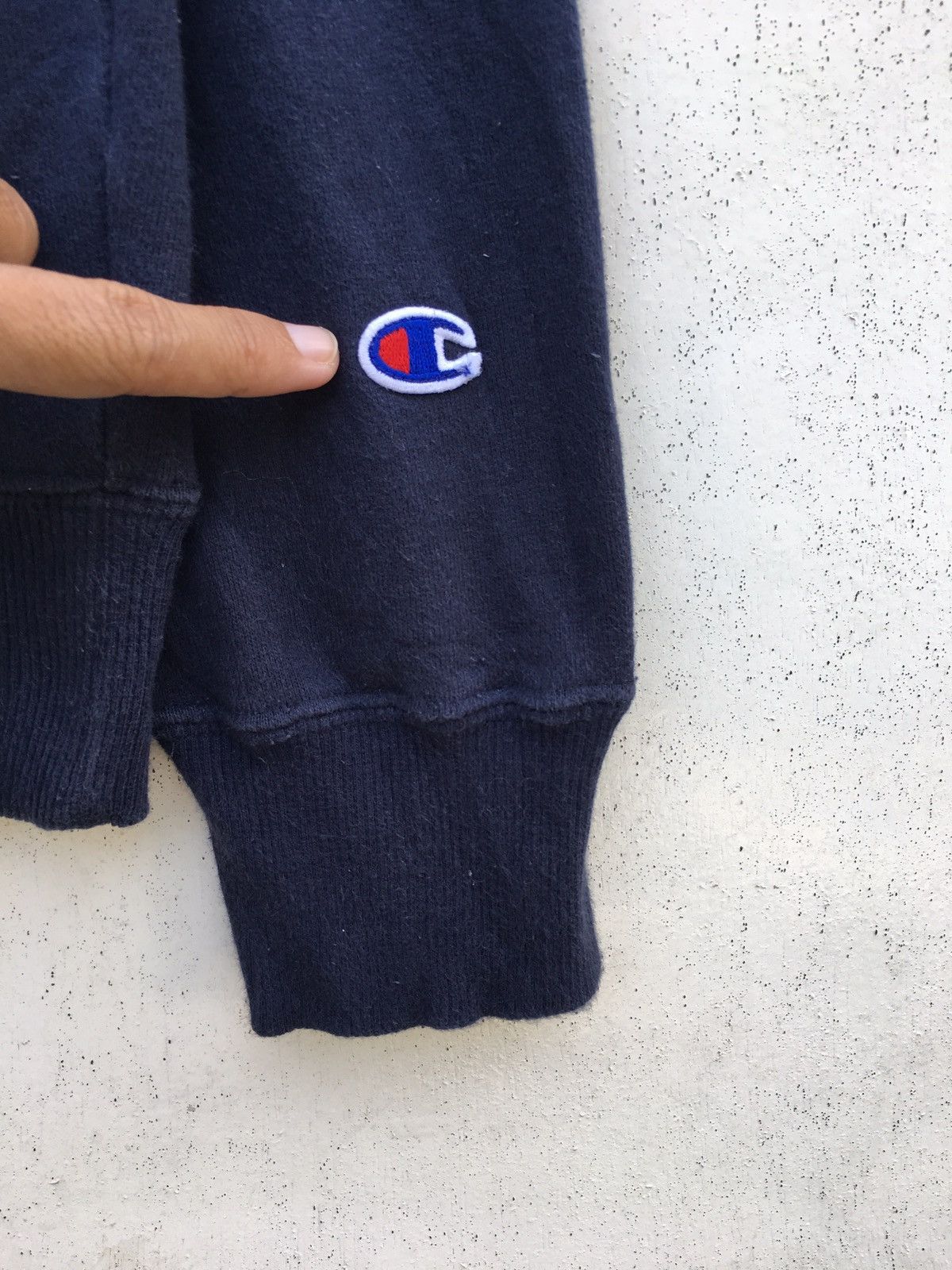 Champion Rare Vintage Champion Small Logos Sweater Size US L / EU 52-54 / 3 - 5 Thumbnail