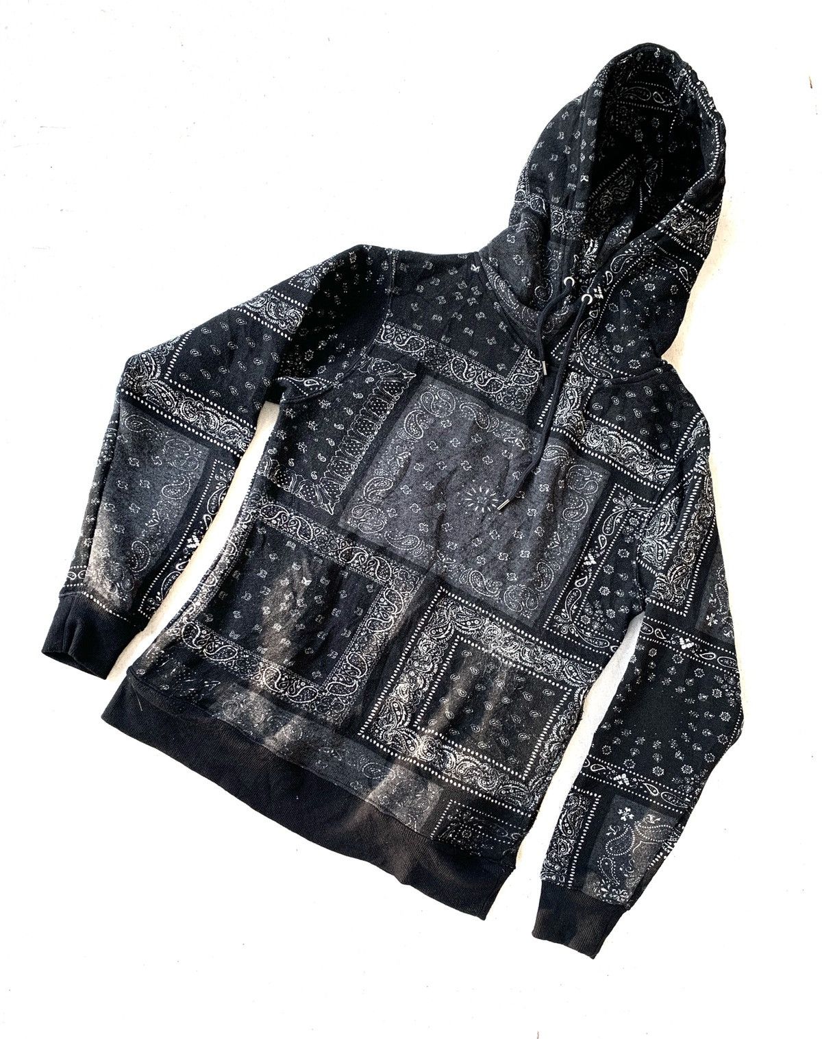 Pull over Bandana Hoodie .