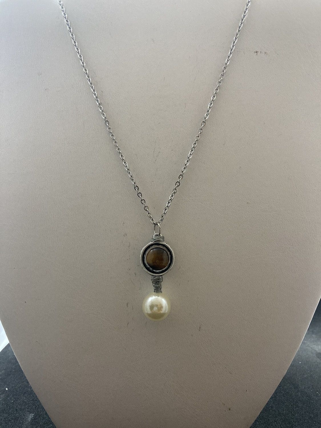 Brown tiger eye stainless steel necklace with pearl bead