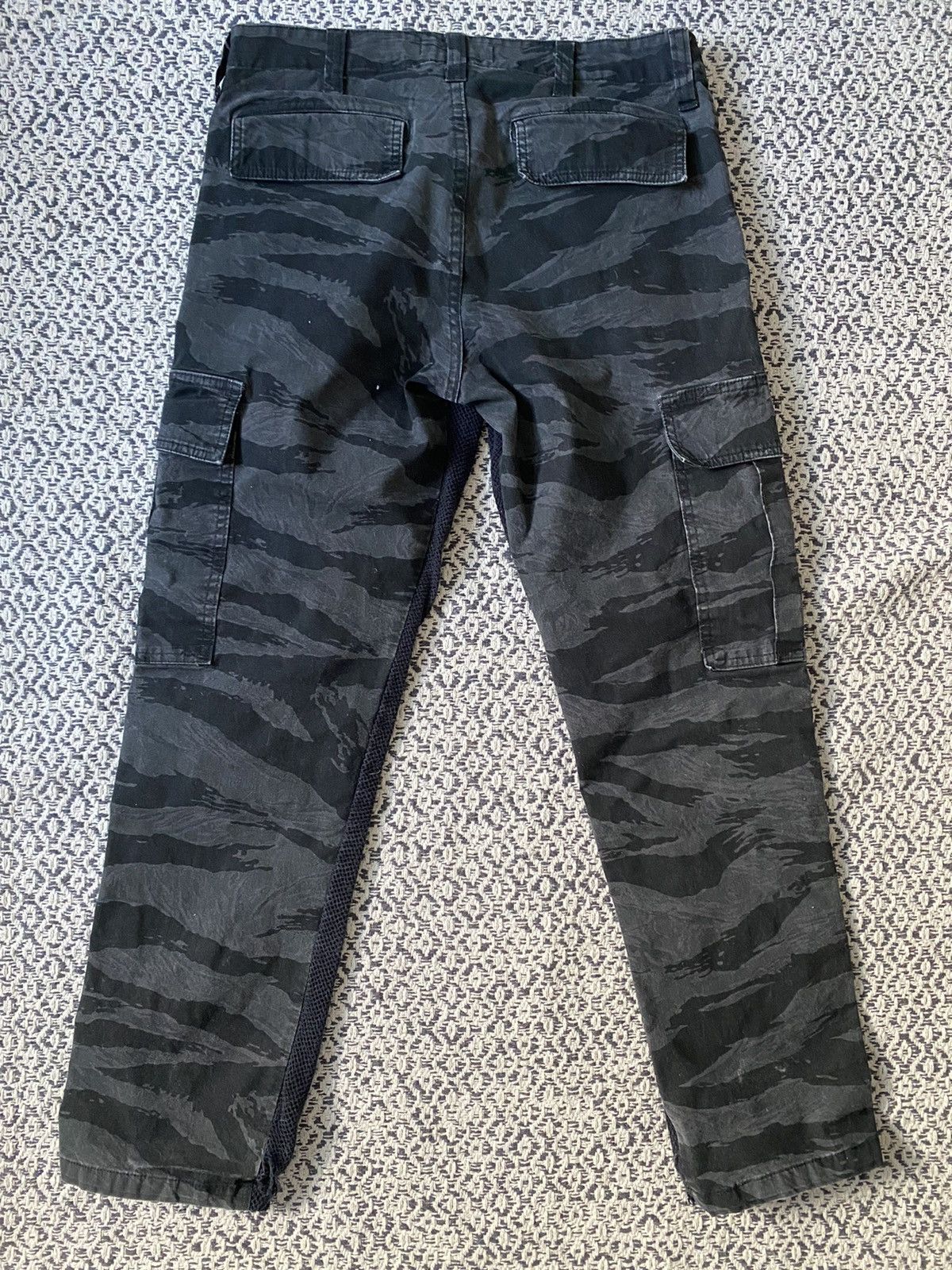 Siberia Hills Siberia Hills Netted Tiger Camo Cargo Pants Black | Grailed