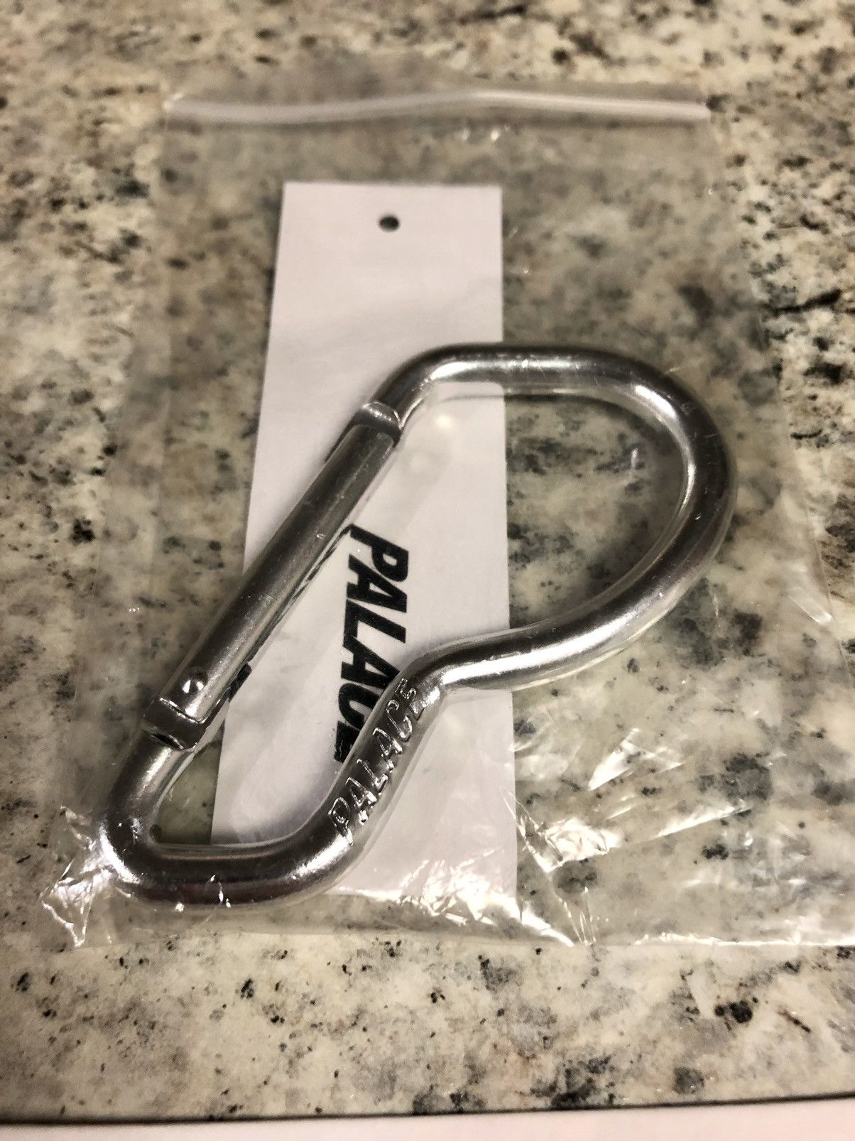 palace tri carabiner カラビナ