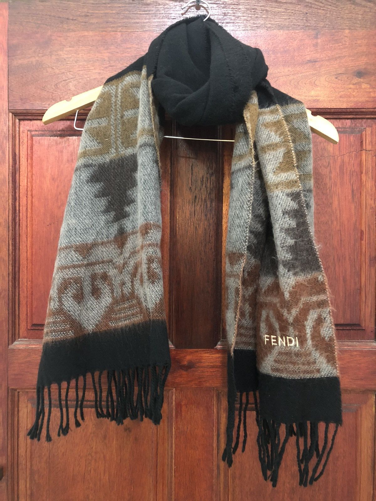 Fendi Fendi Wool Scarf Made In Italy Size ONE SIZE - 1 Thumbnail