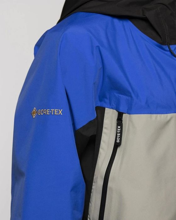 Stussy Stussy X Gore-Tex Rainroom Shell Jacket (SMALL) | Grailed