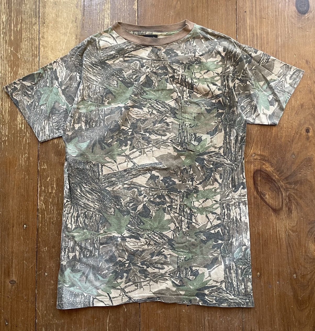 Vintage Vintage realtree camo single stitch boxy tee sun faded | Grailed