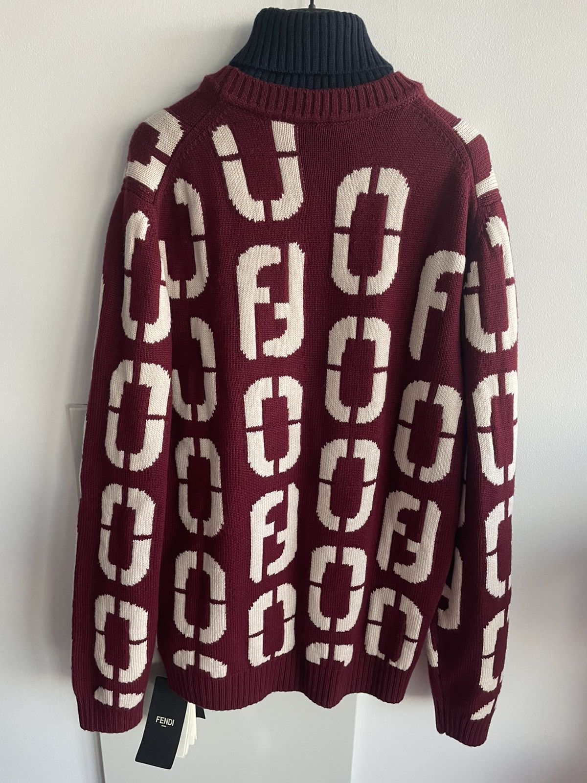 Fendi $2,500 Super Runway Virgin Wool Fendi Sweater Brand New Size US L / EU 52-54 / 3 - 19 Thumbnail