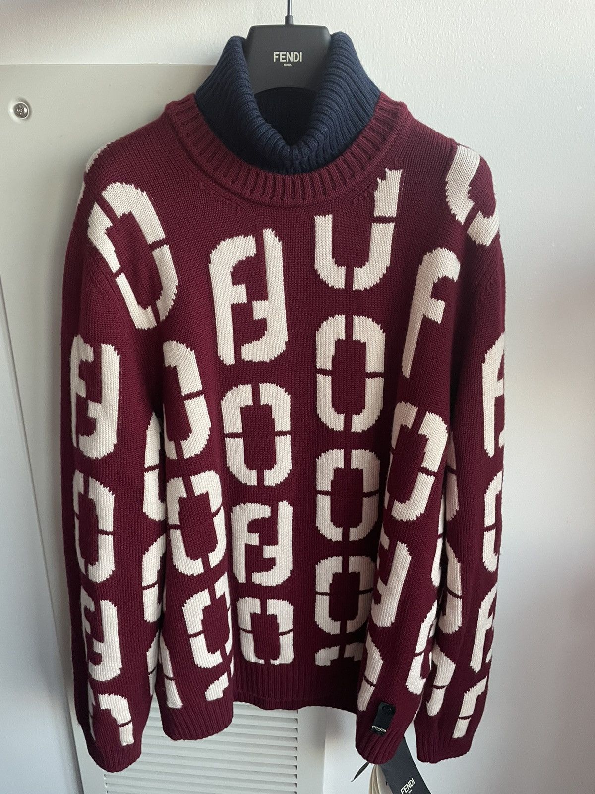 Fendi $2,500 Super Runway Virgin Wool Fendi Sweater Brand New Size US L / EU 52-54 / 3 - 24 Thumbnail