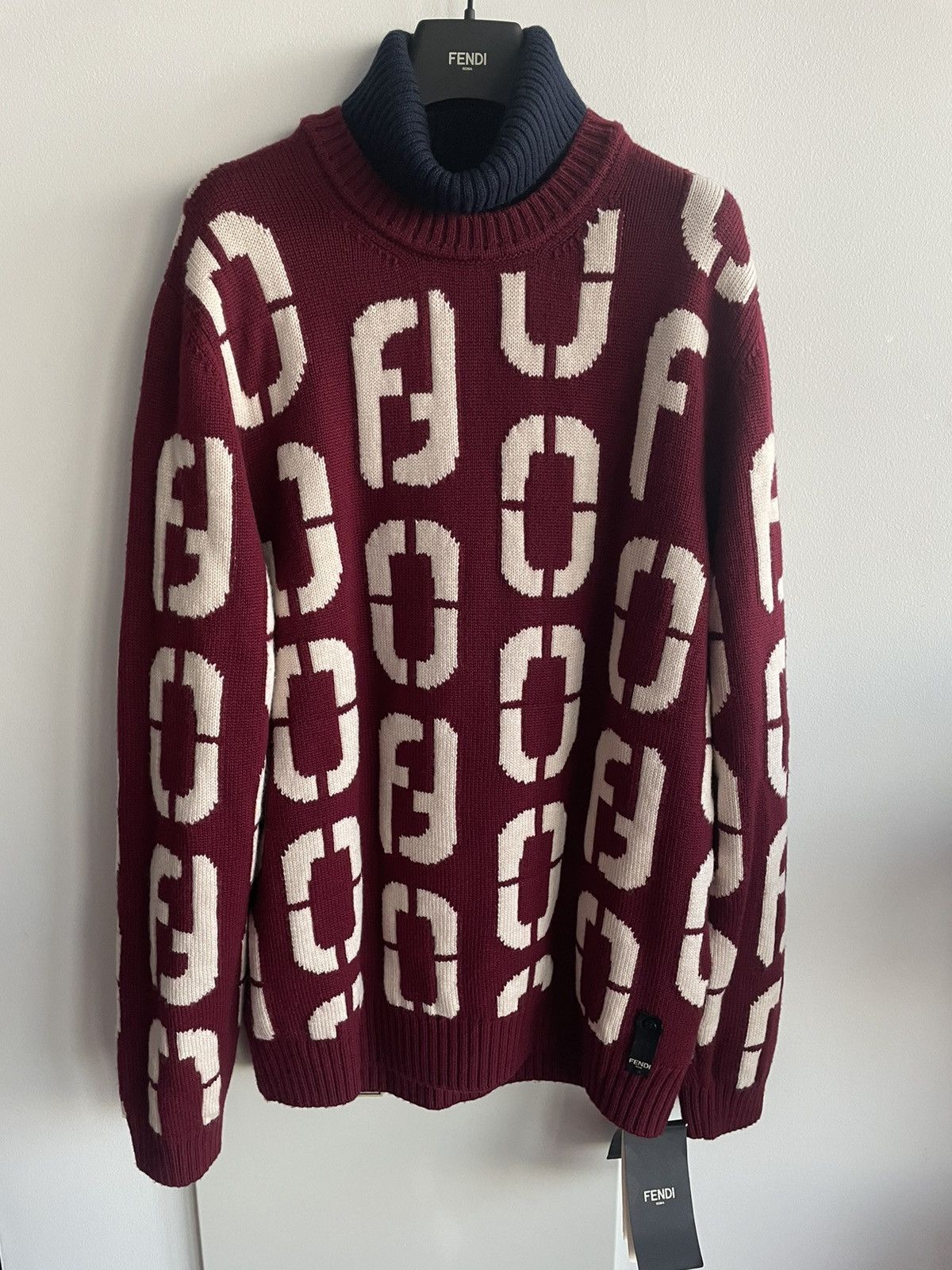 Fendi $2,500 Super Runway Virgin Wool Fendi Sweater Brand New Size US L / EU 52-54 / 3 - 2 Thumbnail