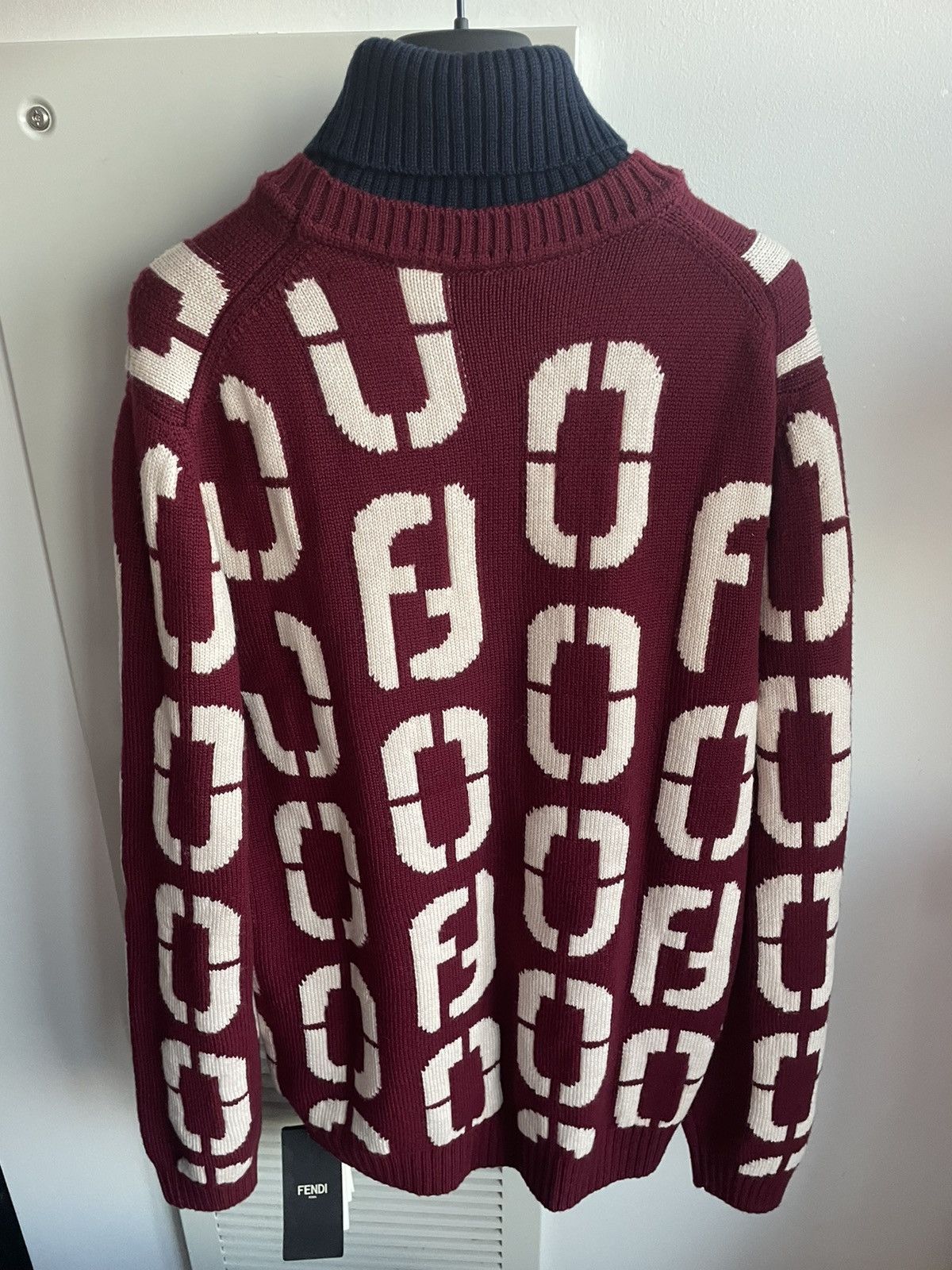 Fendi $2,500 Super Runway Virgin Wool Fendi Sweater Brand New Size US L / EU 52-54 / 3 - 25 Thumbnail