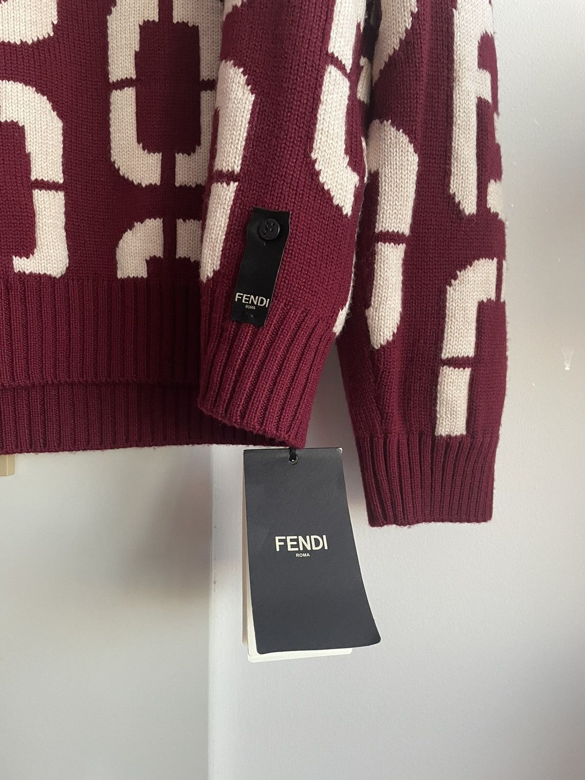 Fendi $2,500 Super Runway Virgin Wool Fendi Sweater Brand New Size US L / EU 52-54 / 3 - 20 Thumbnail