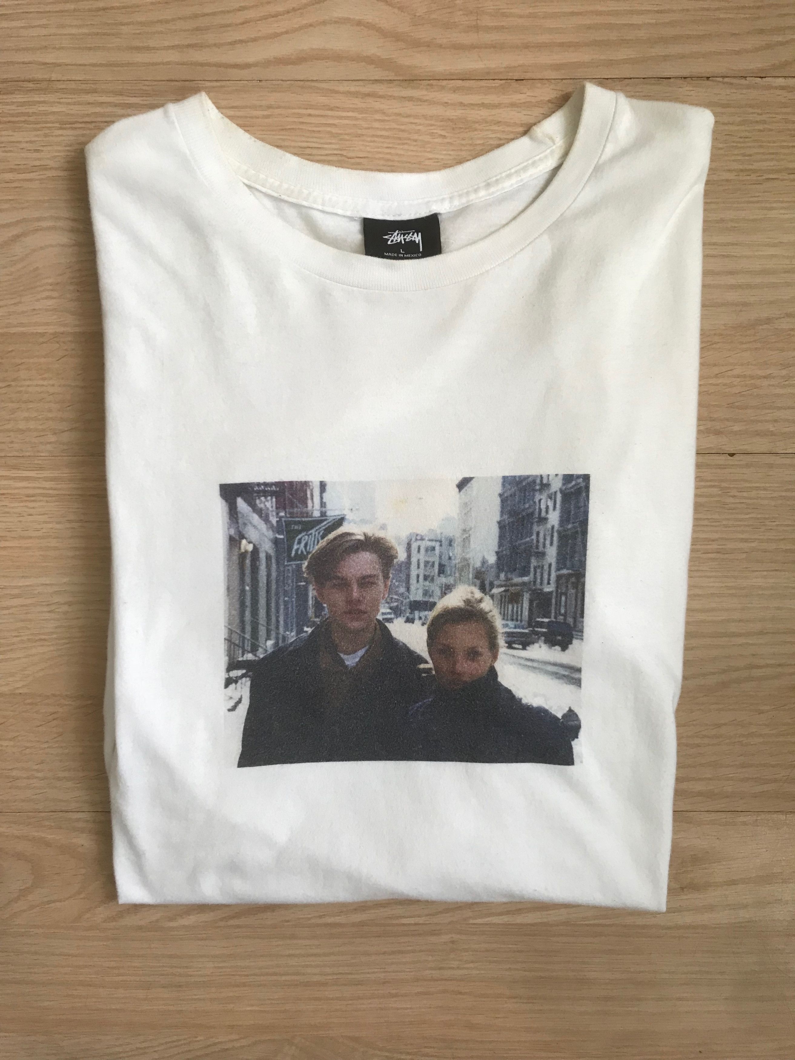 [新品]STUSSY Leo and Kate NYC 1993 white L Stussy Larry Clark / Leonardo DiCaprio / Kate Moss Photo T