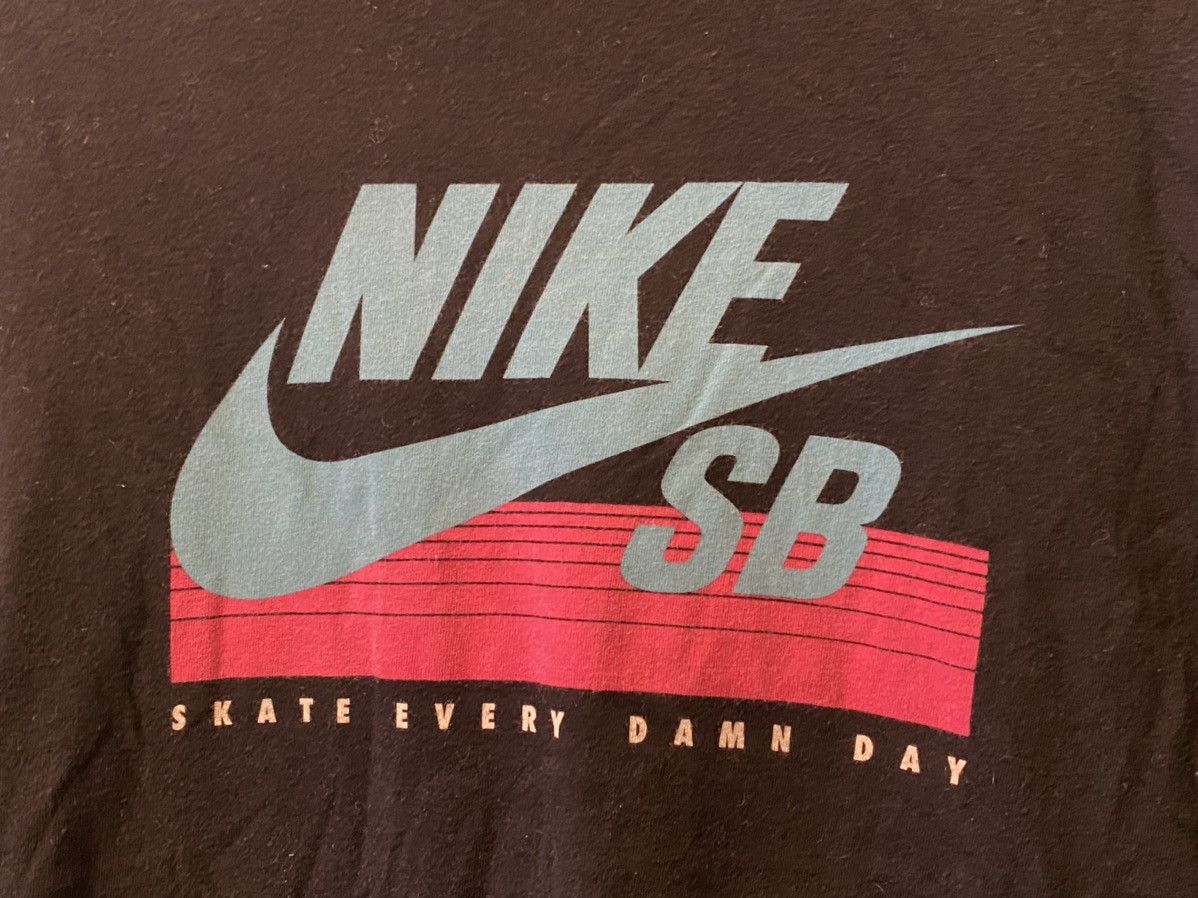 Nike Nike SB Tee - Skateboarding Size US XL / EU 56 / 4 - 2 Thumbnail