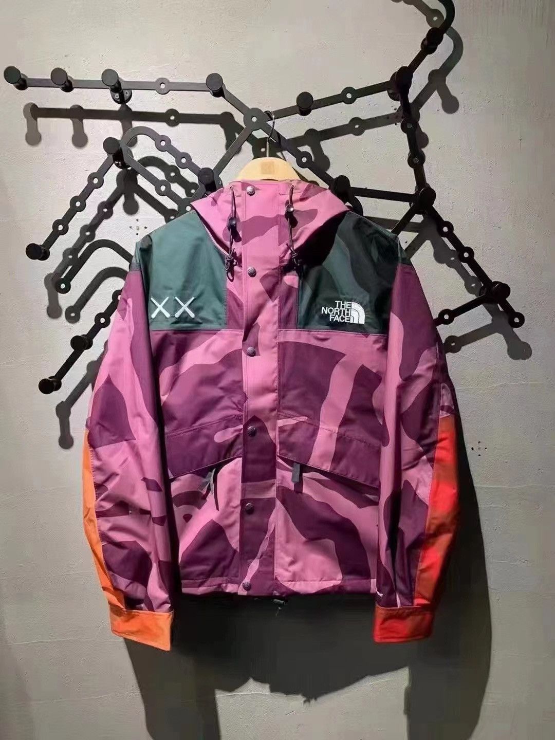 The North Face x KAWS RETRO 1986 Mountain Jacket