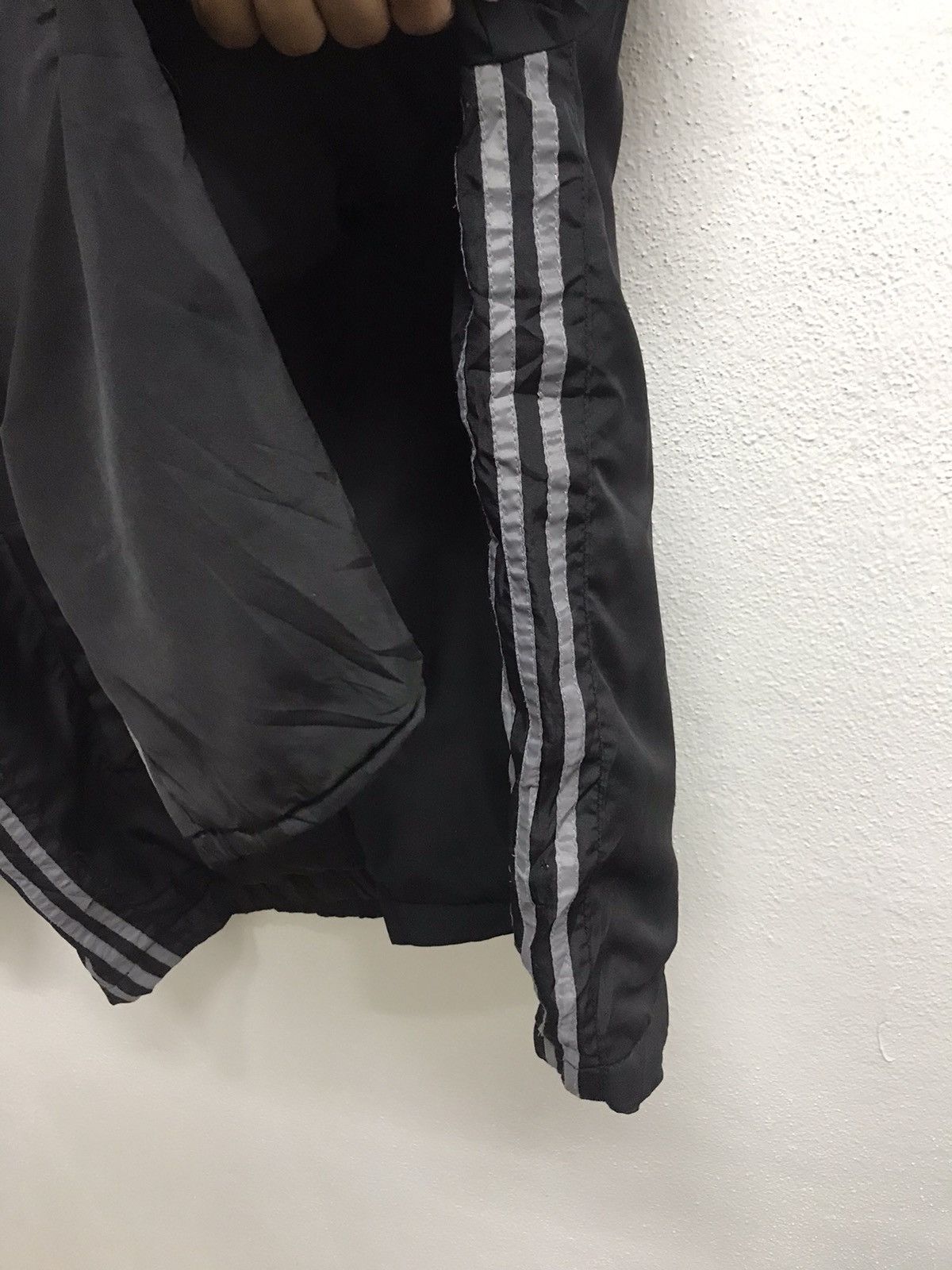 Adidas VINTAGE ADIDAS WINDBREAKER BIG LOGO Size US M / EU 48-50 / 2 - 11 Thumbnail