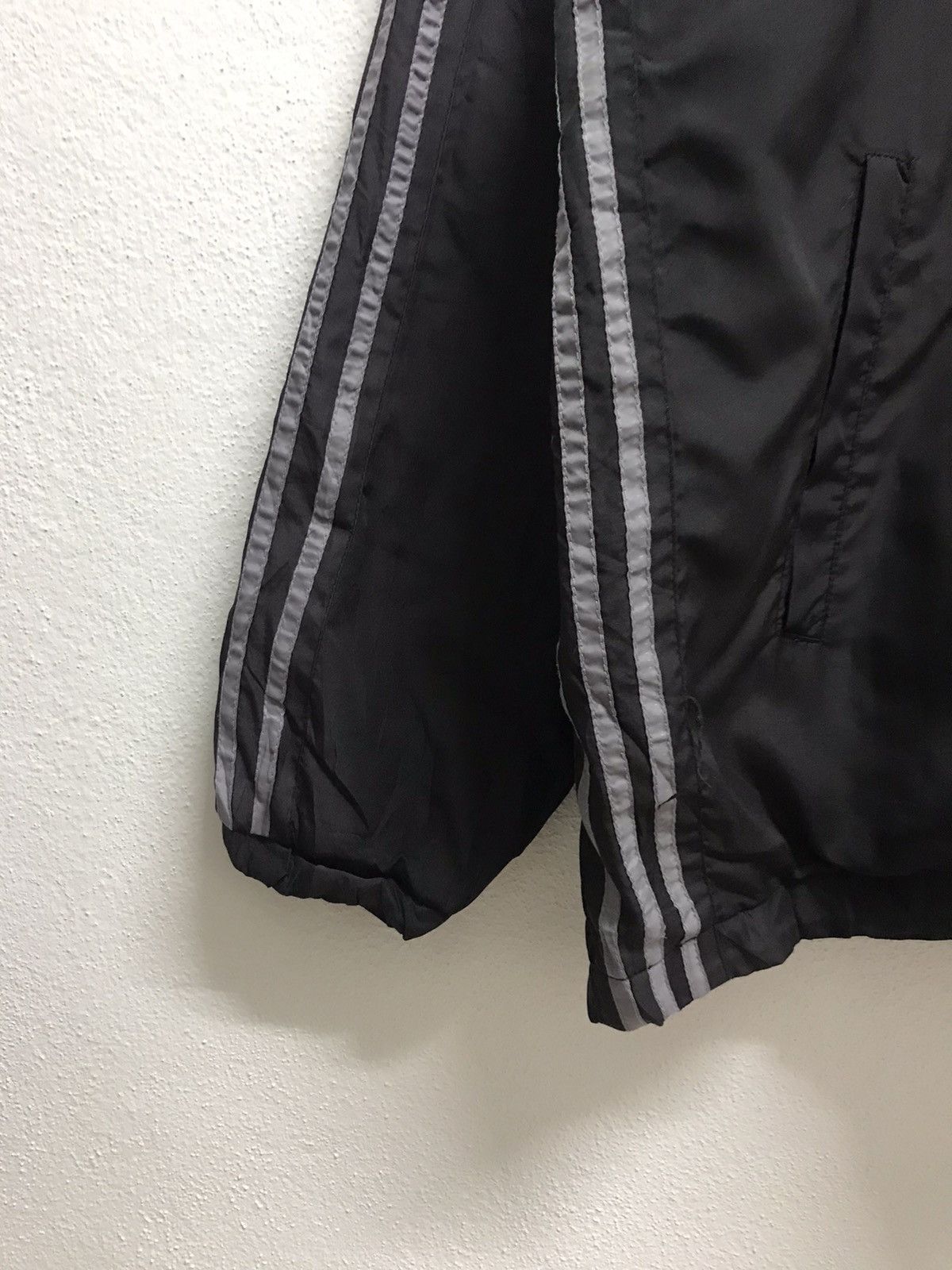 Adidas VINTAGE ADIDAS WINDBREAKER BIG LOGO Size US M / EU 48-50 / 2 - 5 Thumbnail