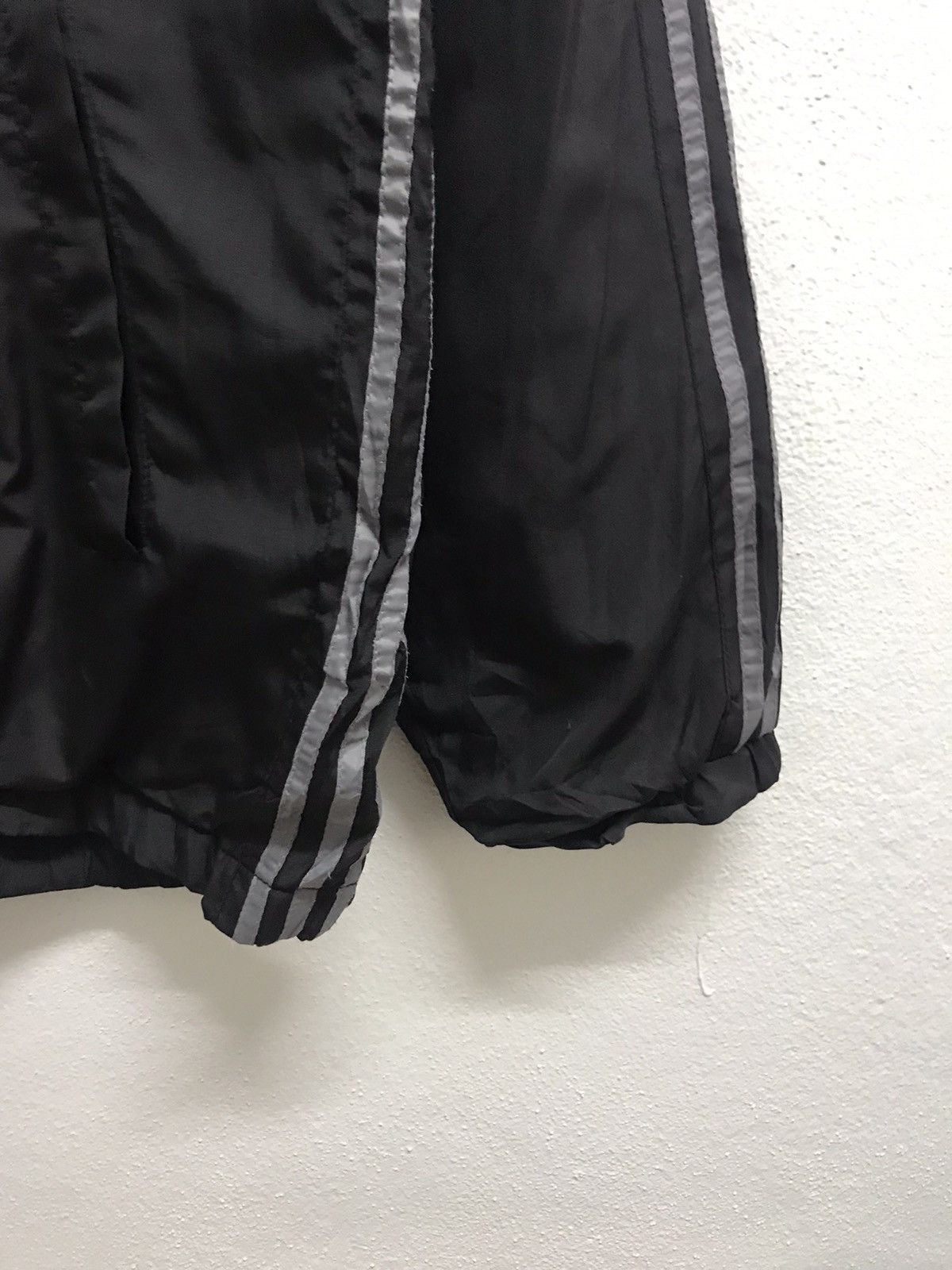 Adidas VINTAGE ADIDAS WINDBREAKER BIG LOGO Size US M / EU 48-50 / 2 - 4 Thumbnail