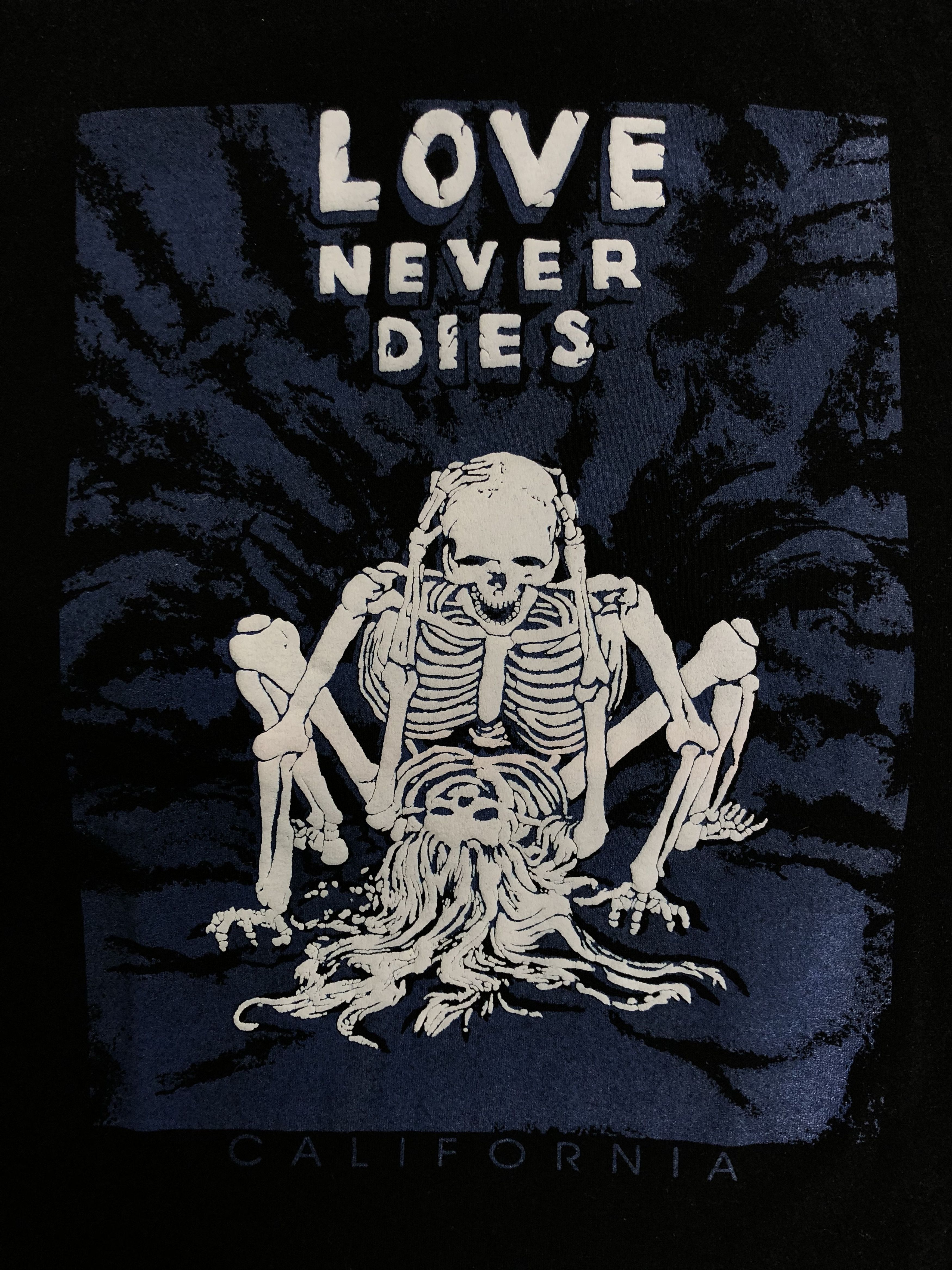 Vintage Vintage Love Never Dies Fashion Victim Style bones t-shirt Size US XL / EU 56 / 4 - 3 Thumbnail