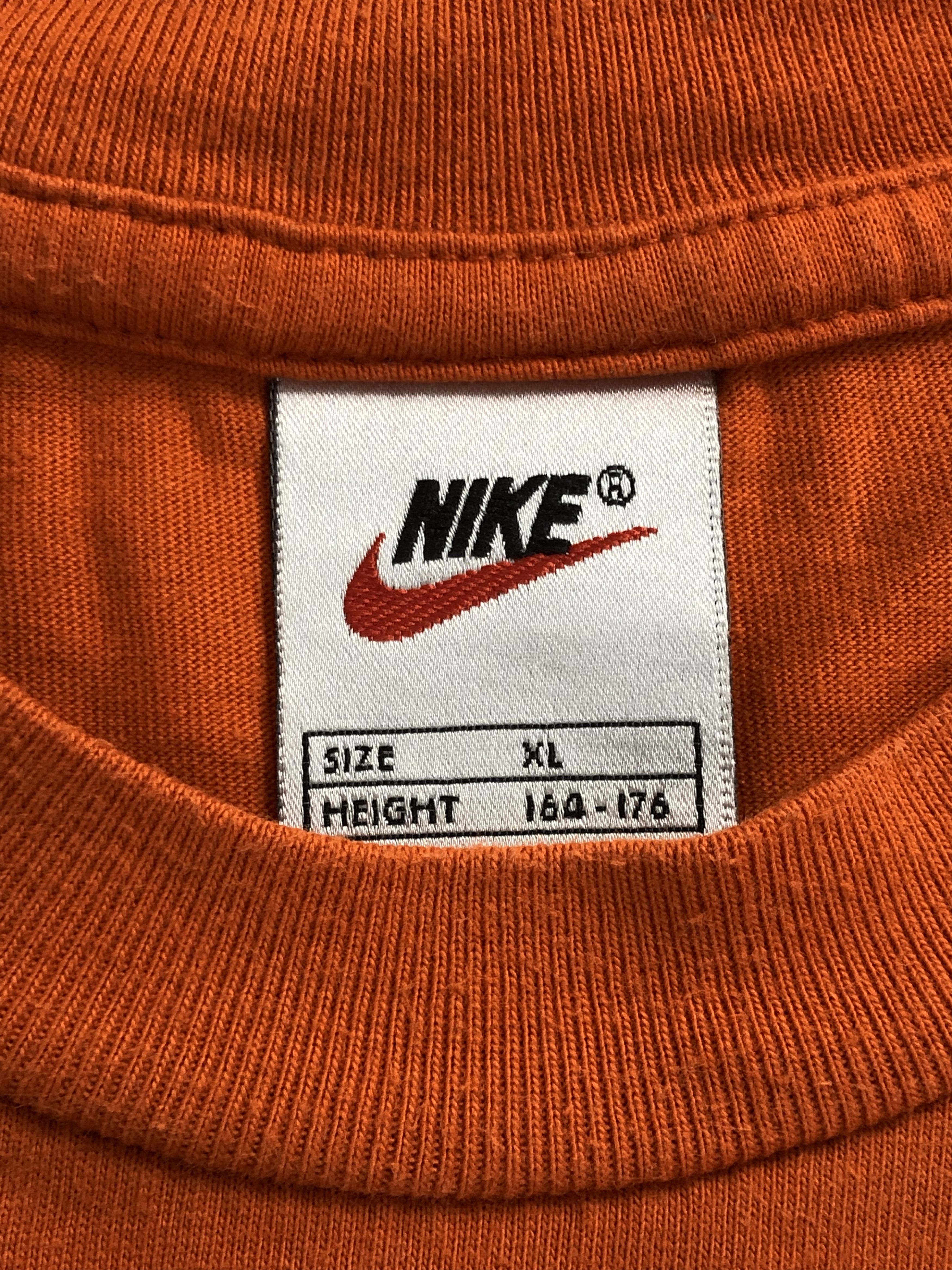 Nike Vintage 90s Nike Small Swoosh t-shirt Size US L / EU 52-54 / 3 - 6 Thumbnail