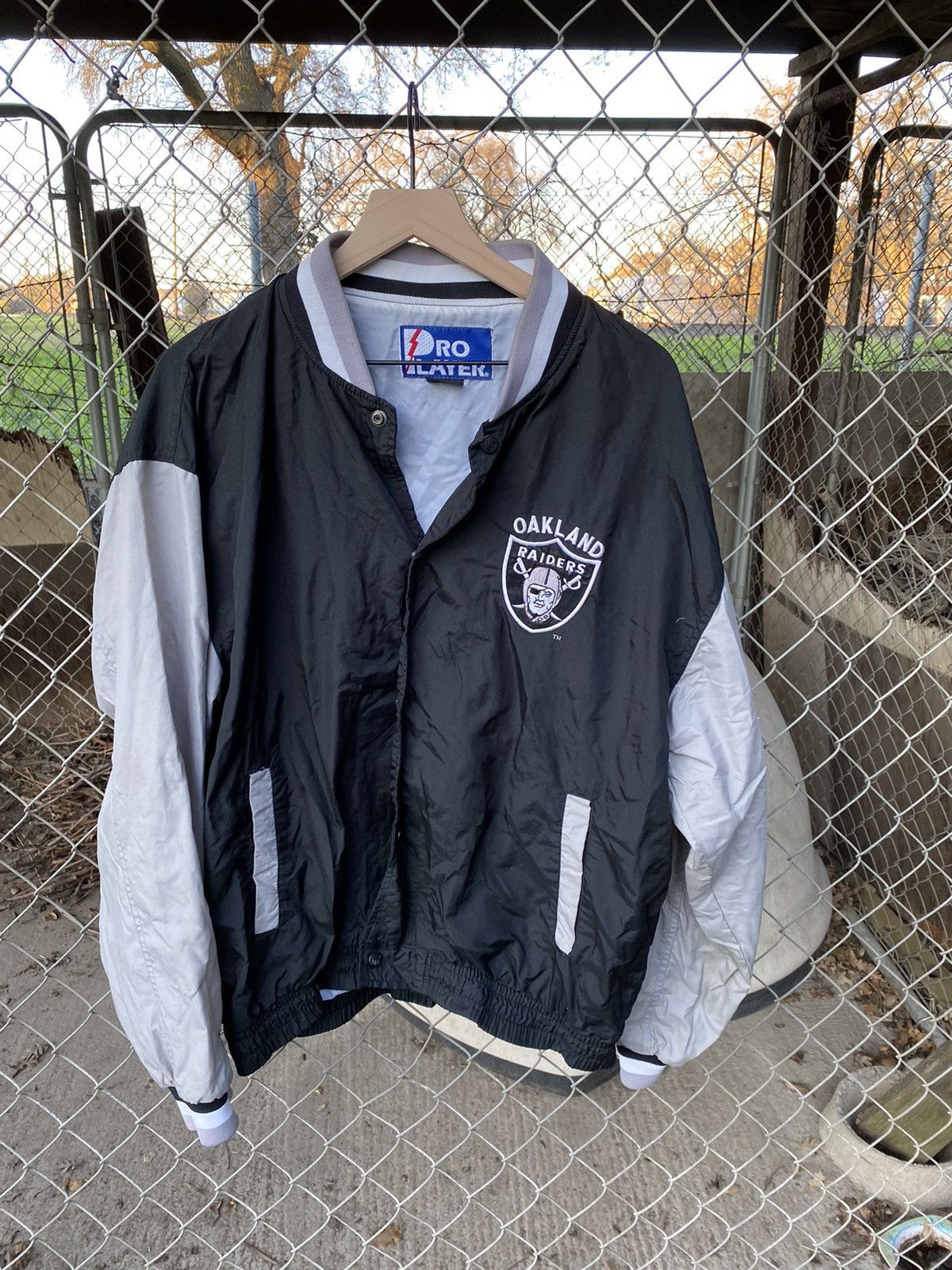 Vintage PRO PLAYER Oakland Raiders Reversible Puffer Jacket Size XXL