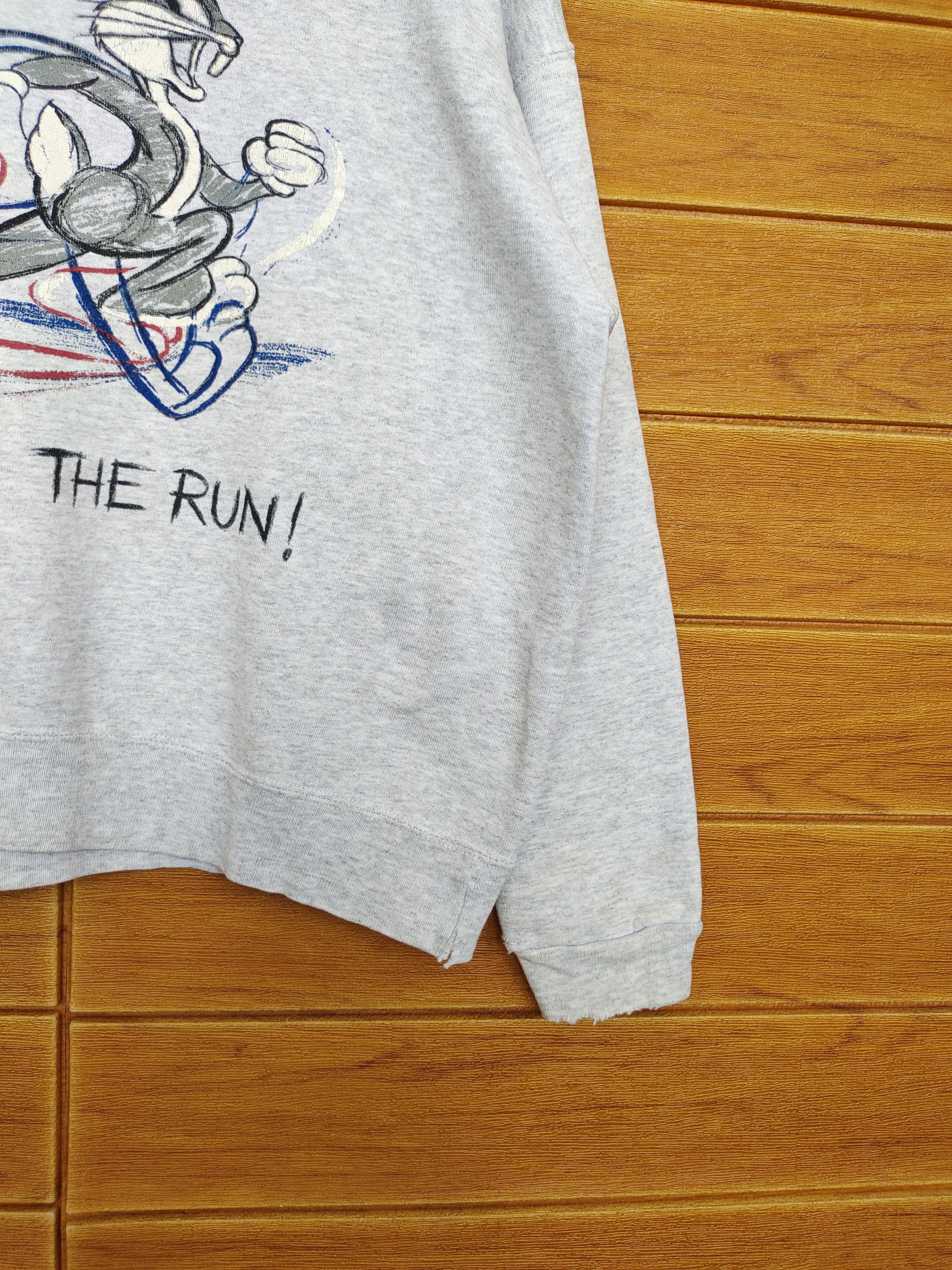 Cartoon Network 90s LOONEY TUNES "Bugs On The Run!" Distressed Sweatshirt Size US L / EU 52-54 / 3 - 6 Thumbnail