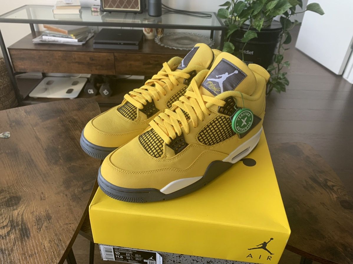 Jordan Brand Air Jordan 4 Retro Lightning 2021 US 10 Size US 10 / EU 43 - 1 Thumbnail