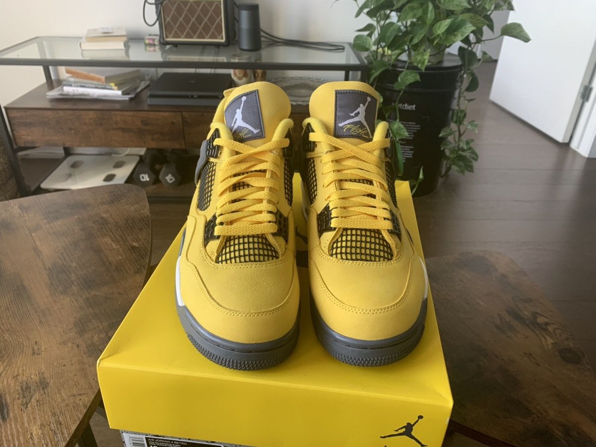 Jordan Brand Air Jordan 4 Retro Lightning 2021 US 10 Size US 10 / EU 43 - 2 Thumbnail