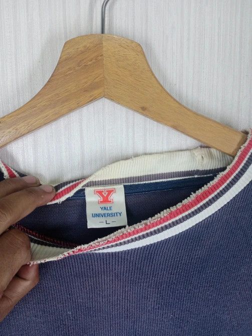 Vintage RARE VINTAGE YALE UNIVERSITY DISTRESSED SMALL LOGO Size US L / EU 52-54 / 3 - 8 Thumbnail