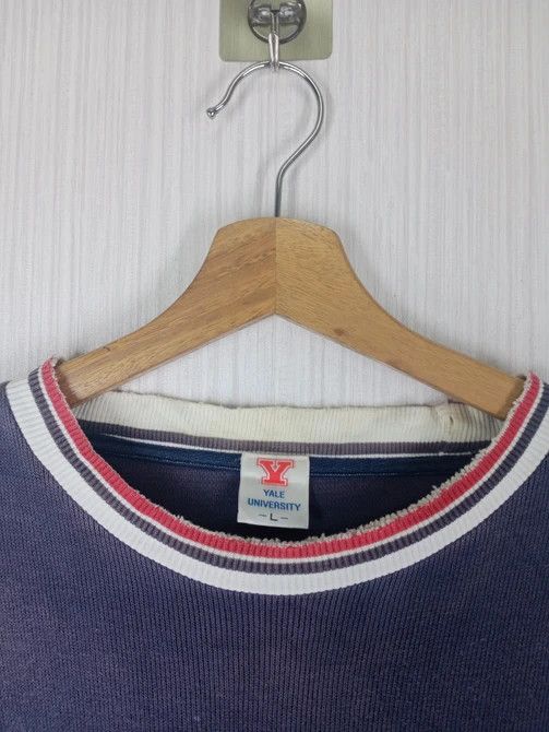 Vintage RARE VINTAGE YALE UNIVERSITY DISTRESSED SMALL LOGO Size US L / EU 52-54 / 3 - 6 Thumbnail