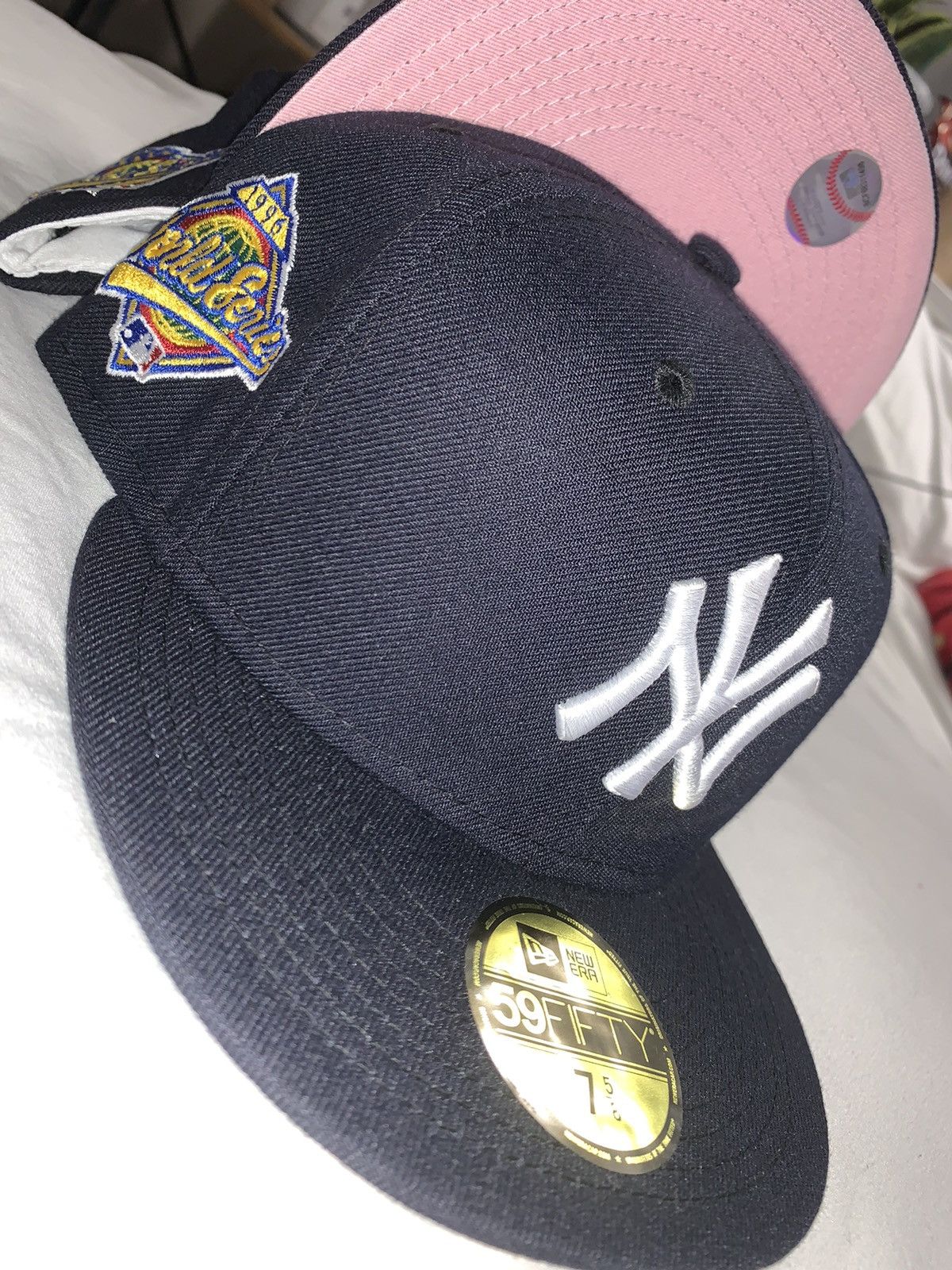 New Era Exclusive NY Yankees Fitted 1996 Navy Blue NY Pink Brim 5/8 Size ONE SIZE - 5 Thumbnail