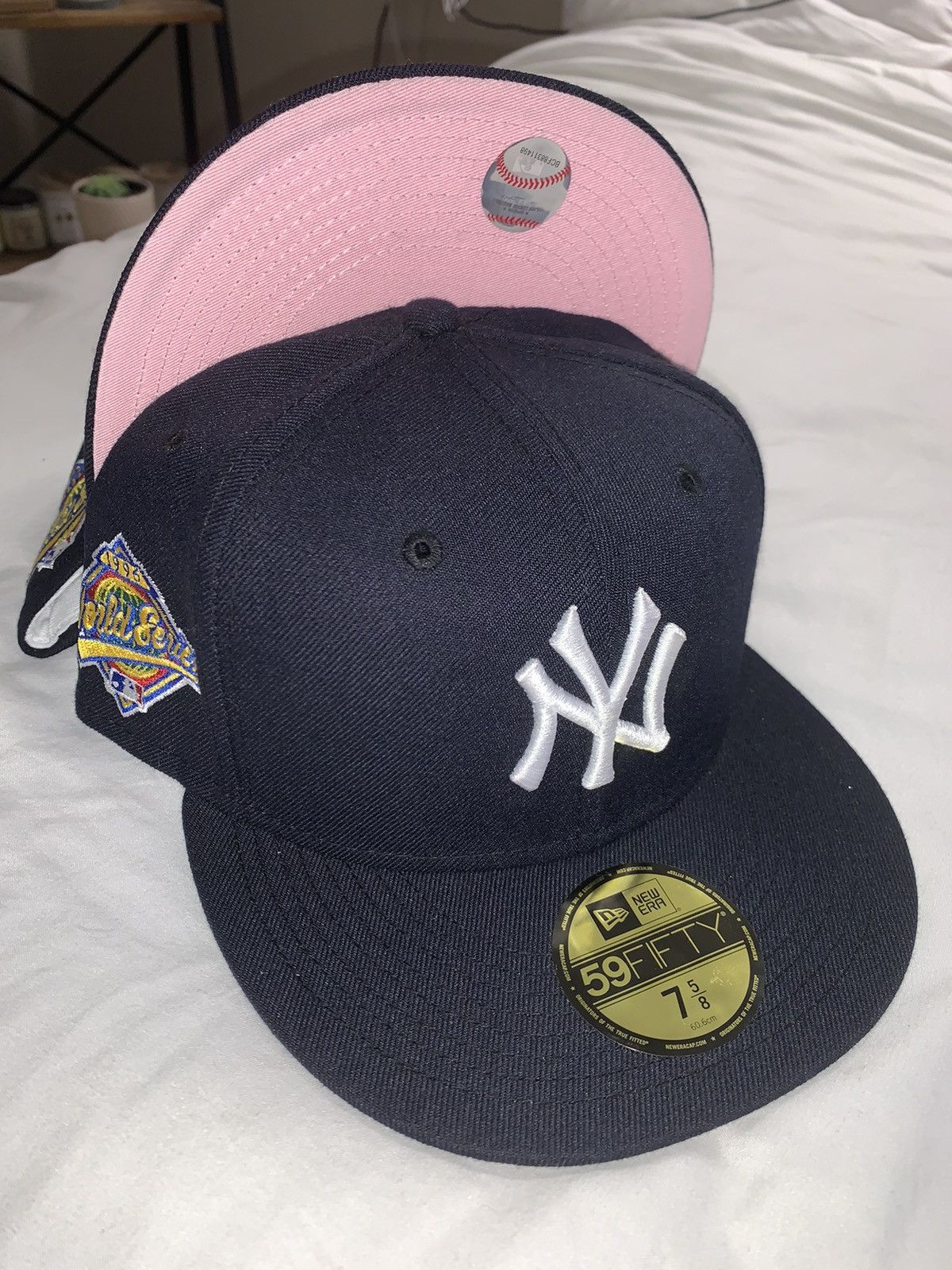New Era Exclusive NY Yankees Fitted 1996 Navy Blue NY Pink Brim 5/8 Size ONE SIZE - 4 Thumbnail