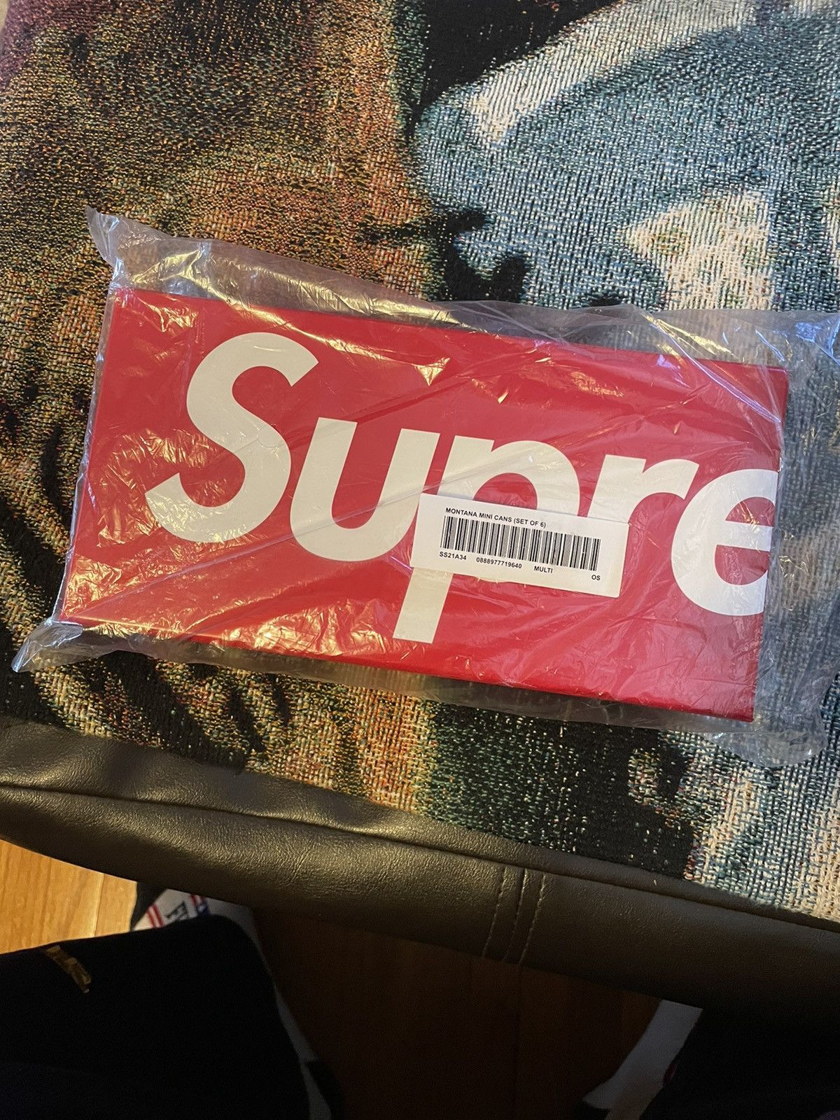 Supreme Montana mini spray popular paint cans