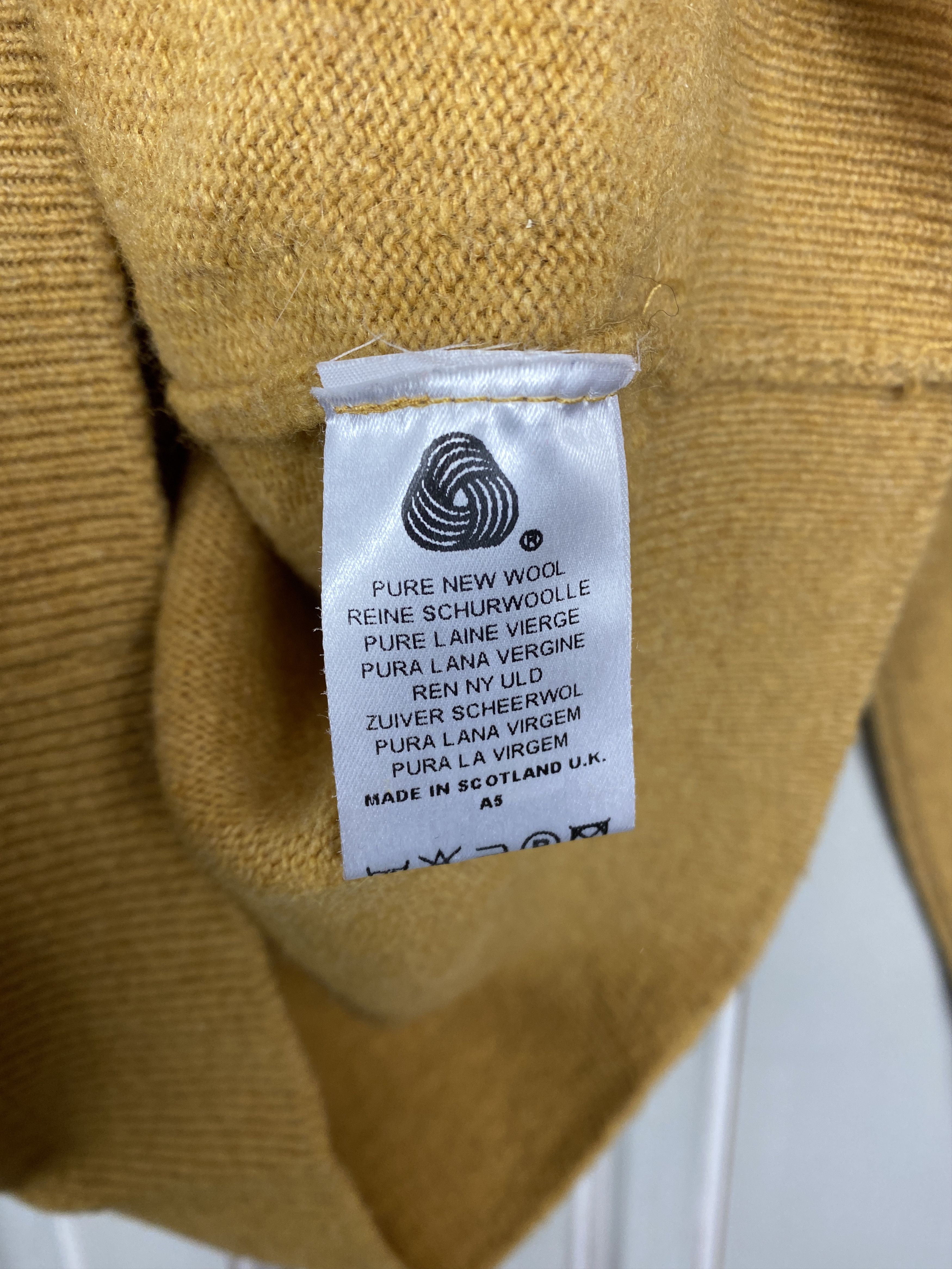 Burberry VINTAGE BURBERRYS YELLOW PURE LAMBSWOOL KNIT WEAR Size US L / EU 52-54 / 3 - 3 Thumbnail
