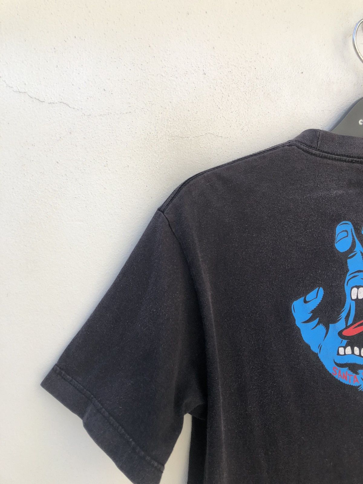 Santa Cruz Skateboards Vintage Y2K 2000 Santa Cruz Screaming Hand Faded Black tees Size US M / EU 48-50 / 2 - 6 Thumbnail