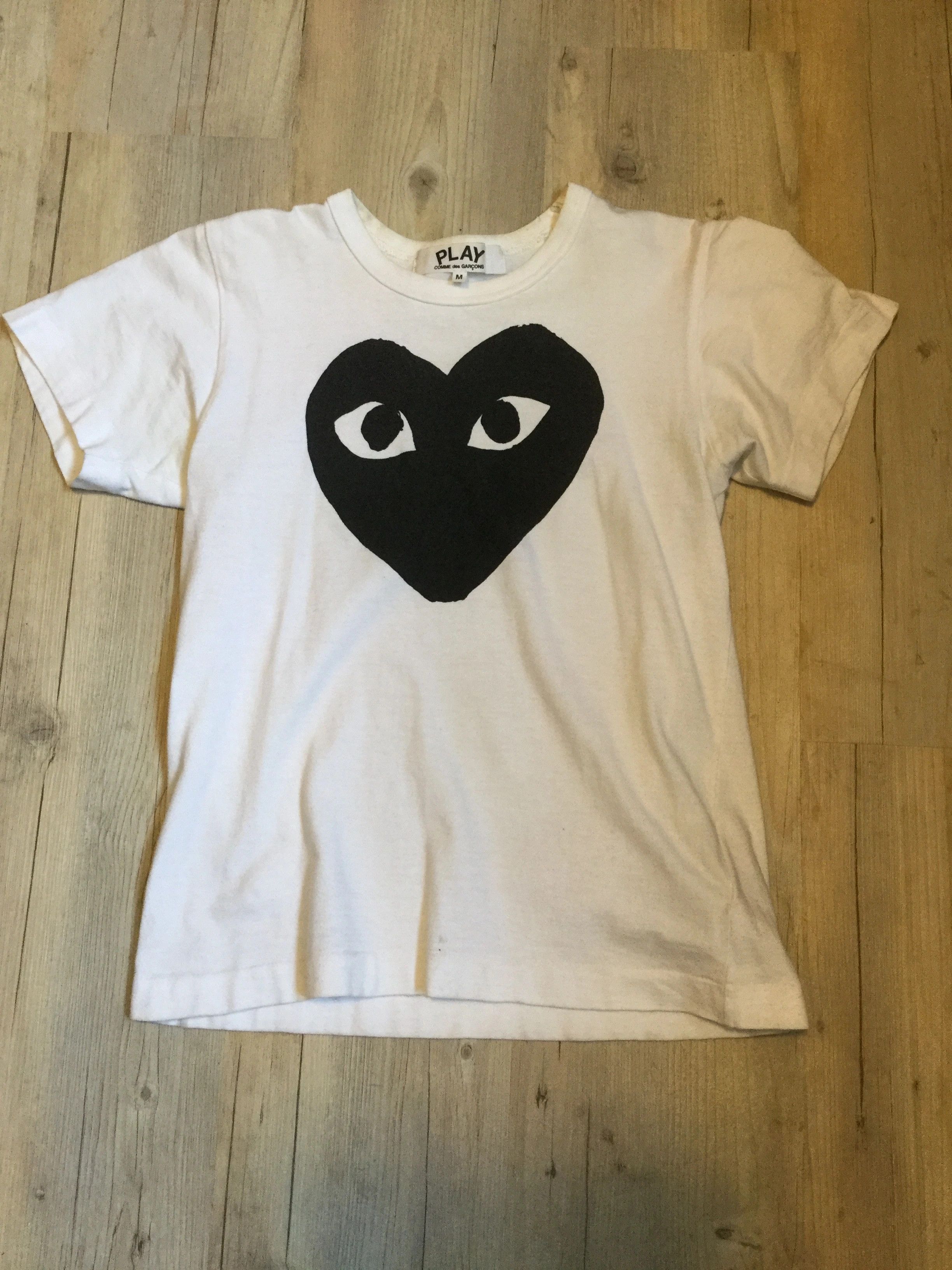 PLAY Black heart tee