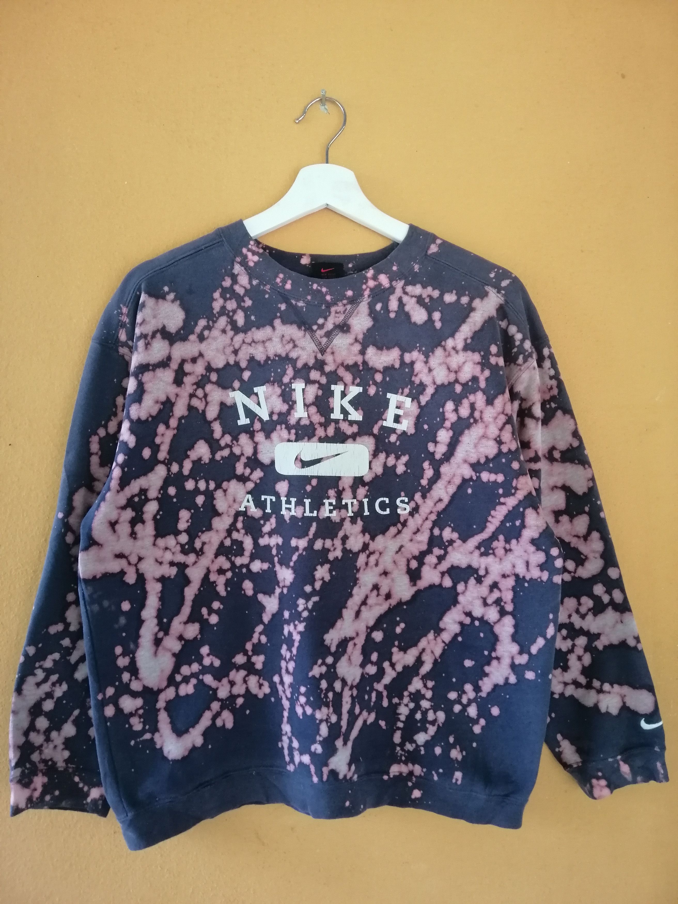 Nike × Vintage Vintage Nike Women Tie Dye Big Logo Sweatshirt B13 Size US S / EU 44-46 / 1 - 1 Thumbnail