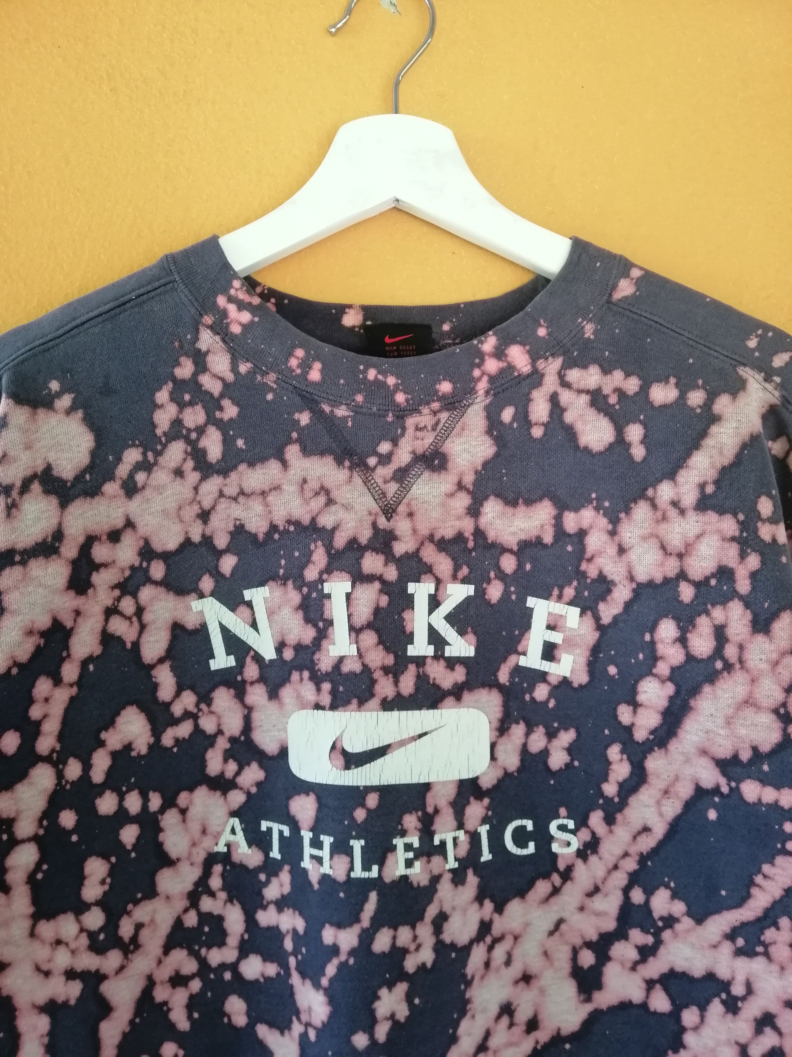 Nike × Vintage Vintage Nike Women Tie Dye Big Logo Sweatshirt B13 Size US S / EU 44-46 / 1 - 6 Thumbnail