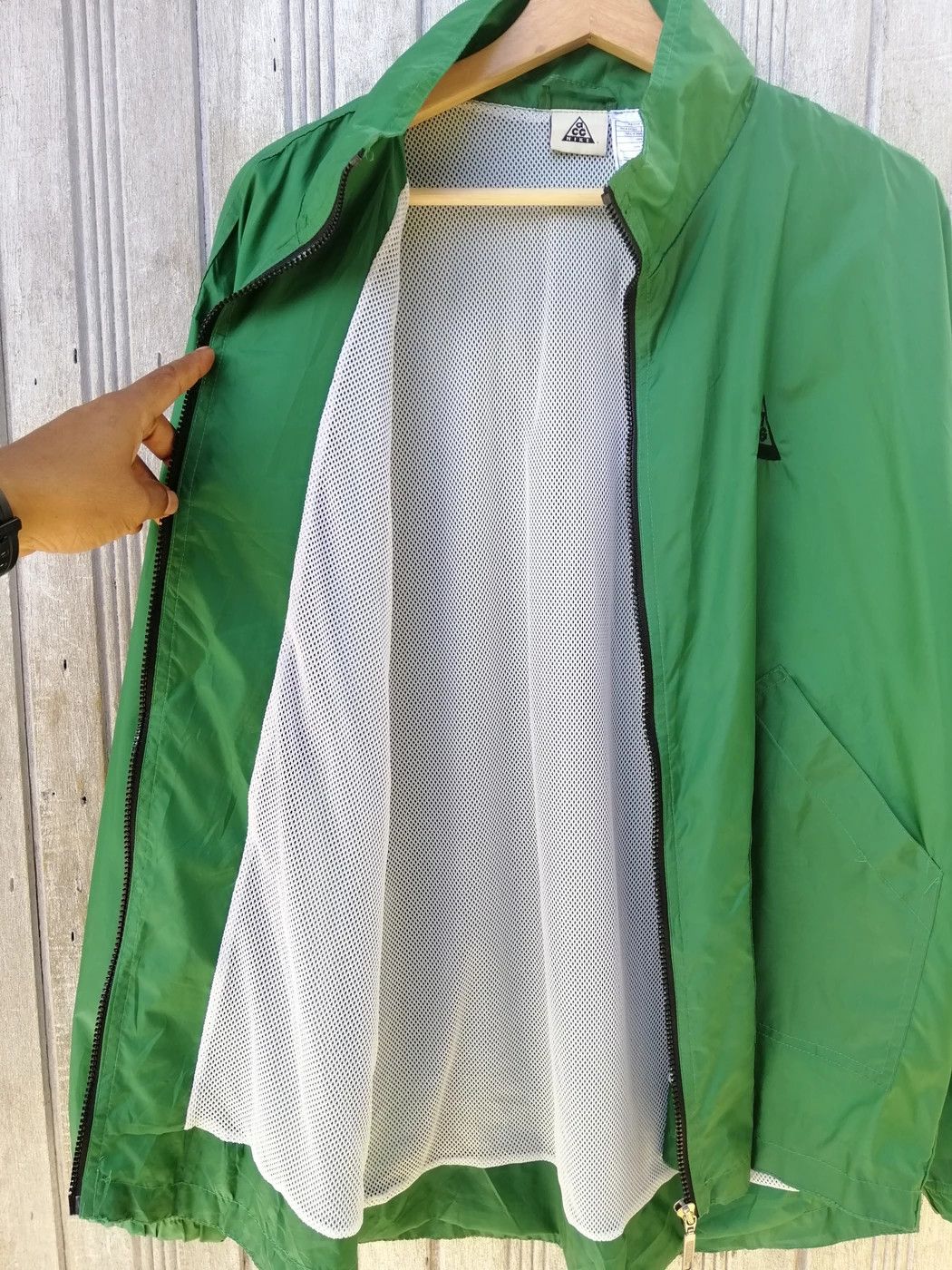 Nike Vintage Nike Acg Jacket Windbreaker Embroidery Small Logo Size US L / EU 52-54 / 3 - 3 Thumbnail