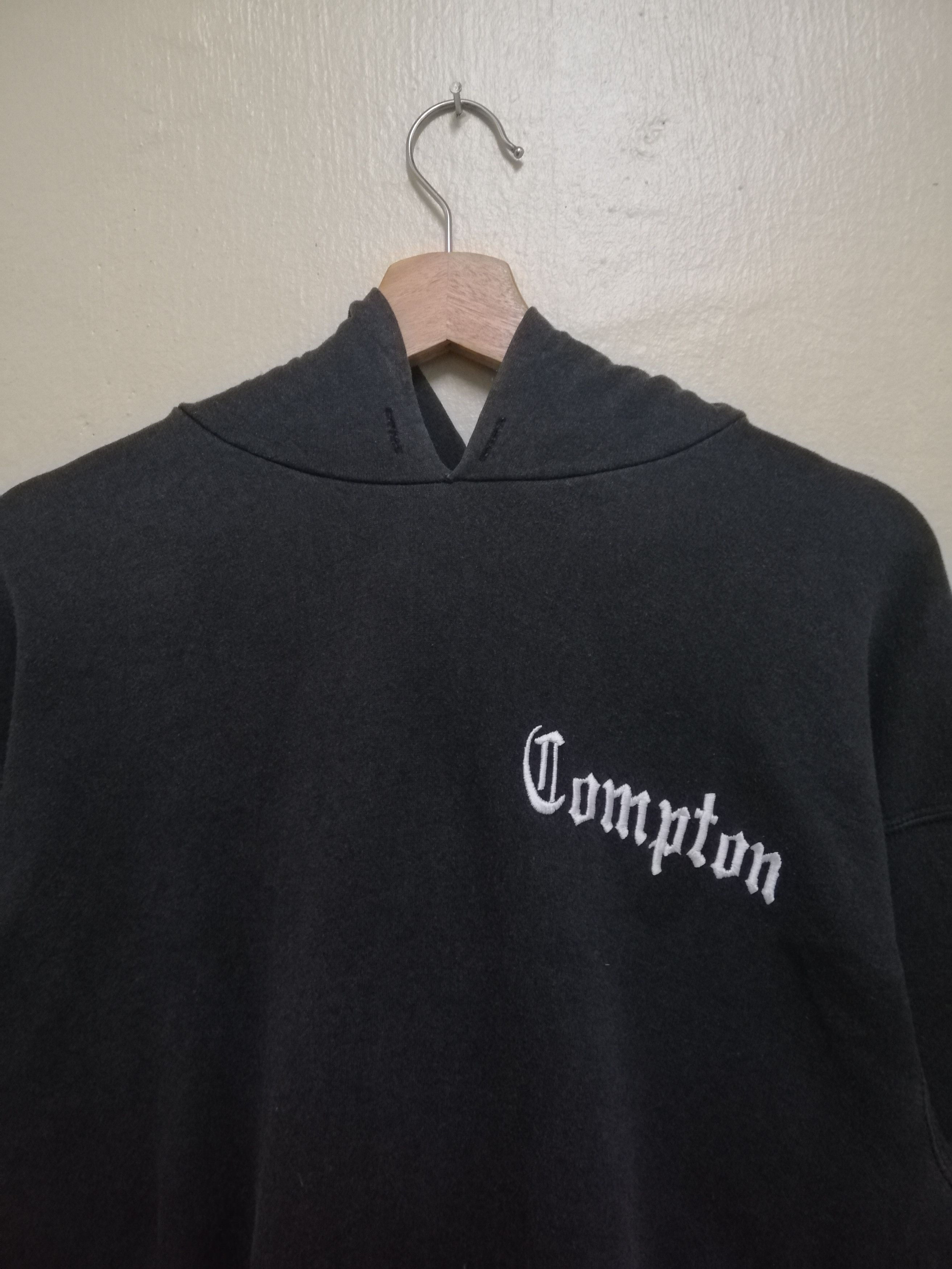 Band Tees Vintage Compton N.W.A Hoodie Sweatshirt Hiphop Rappers B11 Size US M / EU 48-50 / 2 - 8 Thumbnail