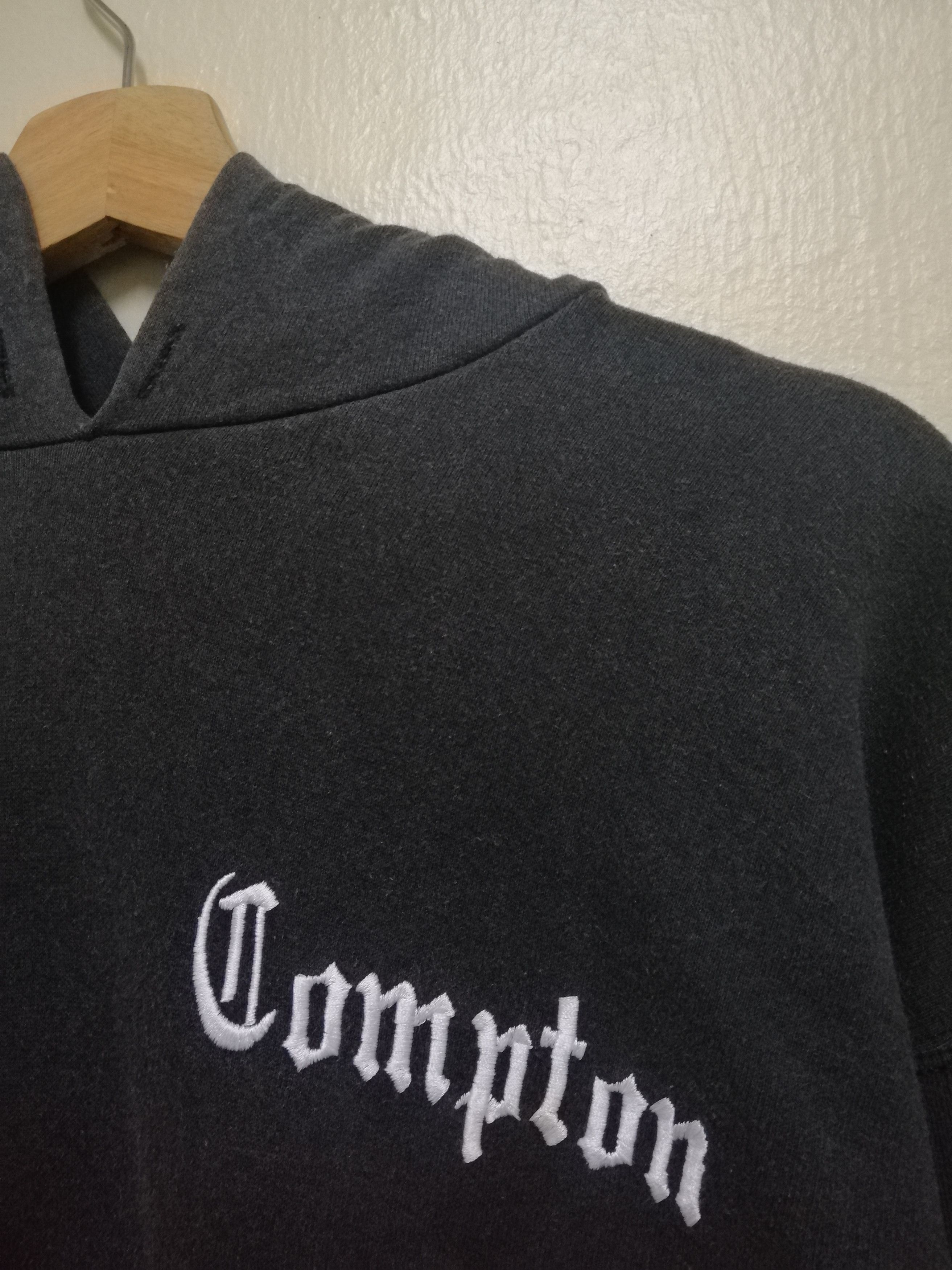 Band Tees Vintage Compton N.W.A Hoodie Sweatshirt Hiphop Rappers B11 Size US M / EU 48-50 / 2 - 7 Thumbnail