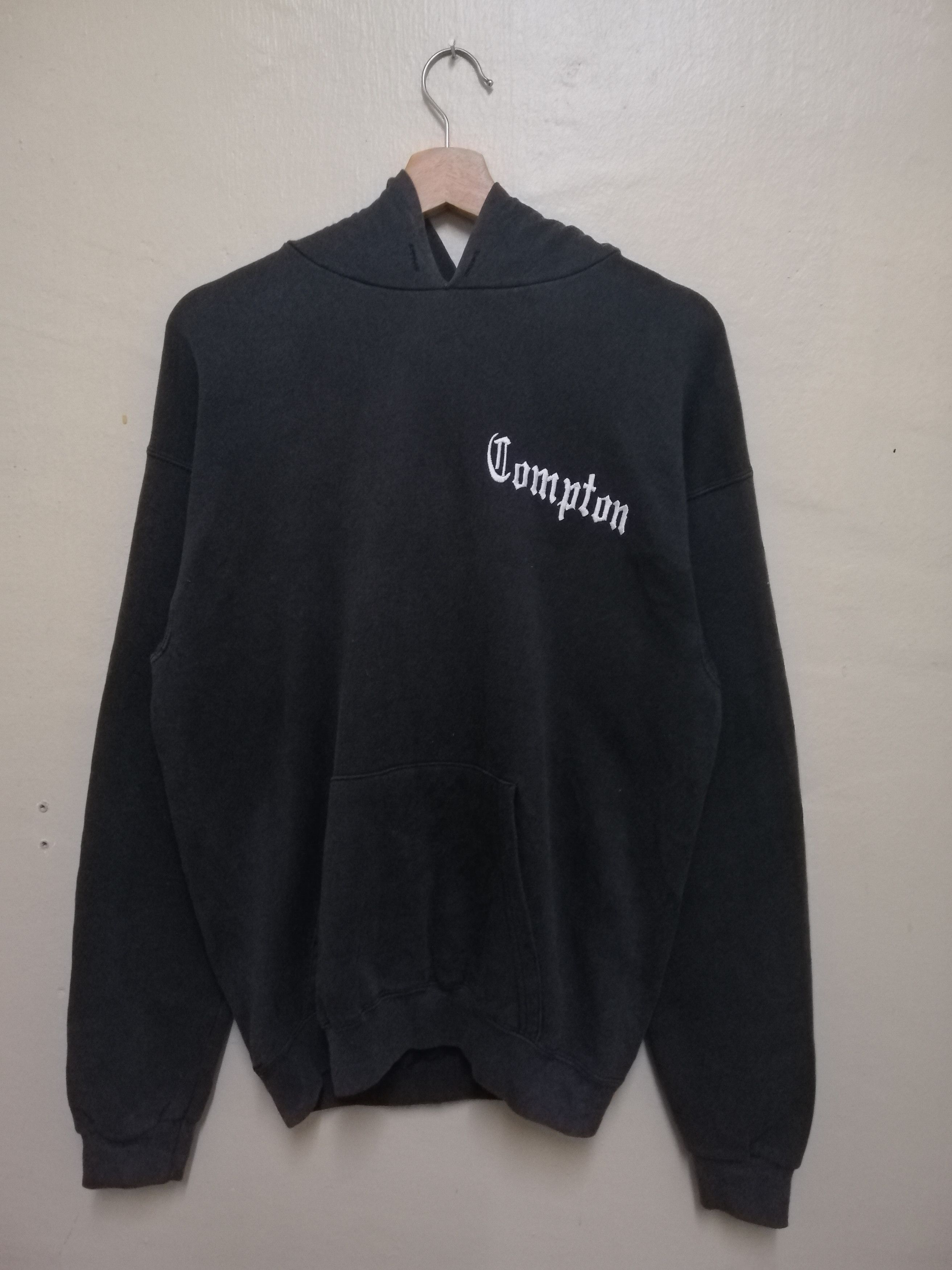 Band Tees Vintage Compton N.W.A Hoodie Sweatshirt Hiphop Rappers B11 Size US M / EU 48-50 / 2 - 1 Thumbnail